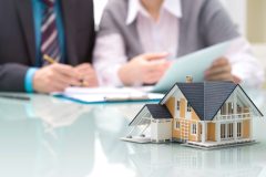 Housing market rebounds in April, rising to 433,000 new-home sales