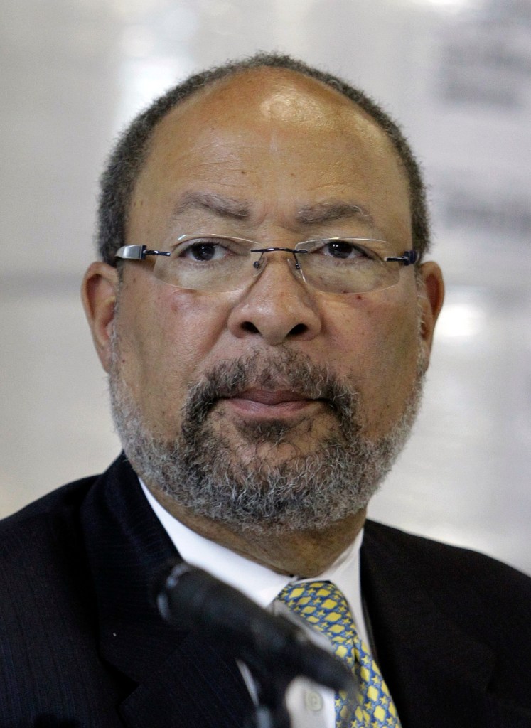 NBA picks Dick Parsons as interim Clippers CEO