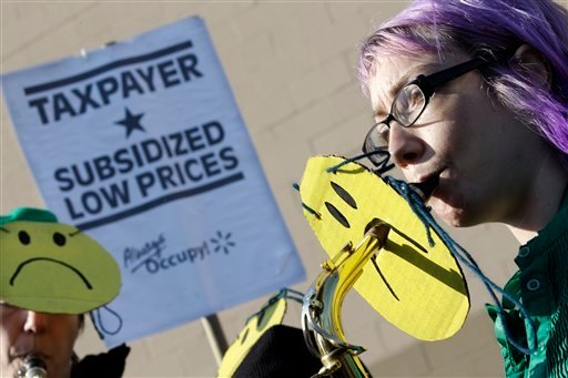 Wal-Mart: Only 50 employees protested; UFCW disputes