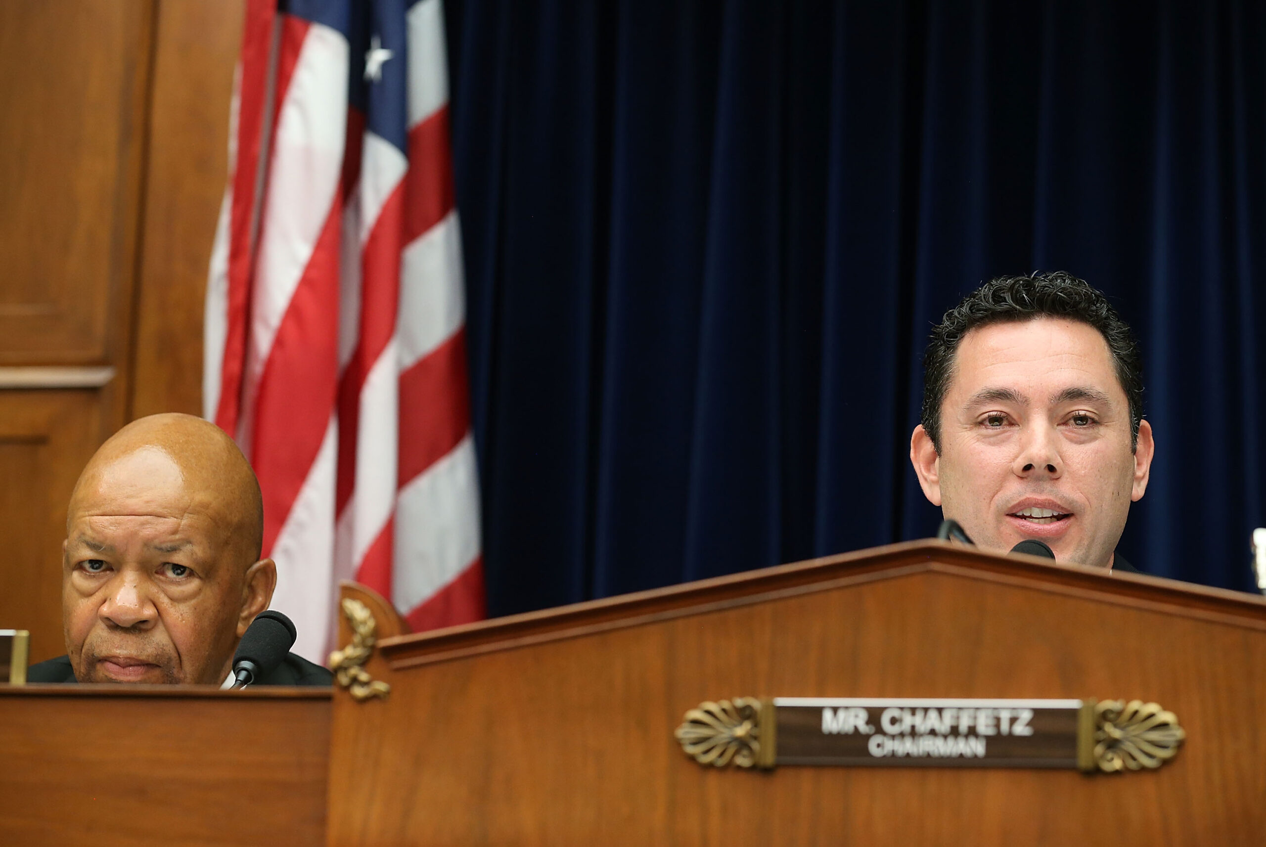 Oversight committee split on removing IRS chief