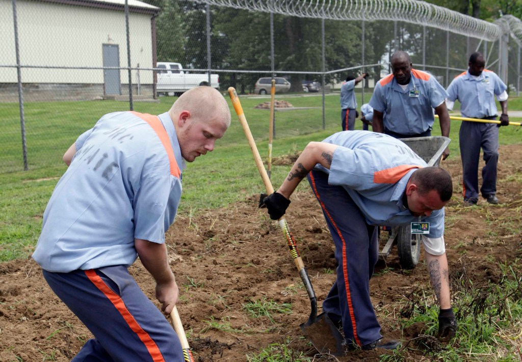 Fed-owned prison labor company has unfair advantage, lawmakers say