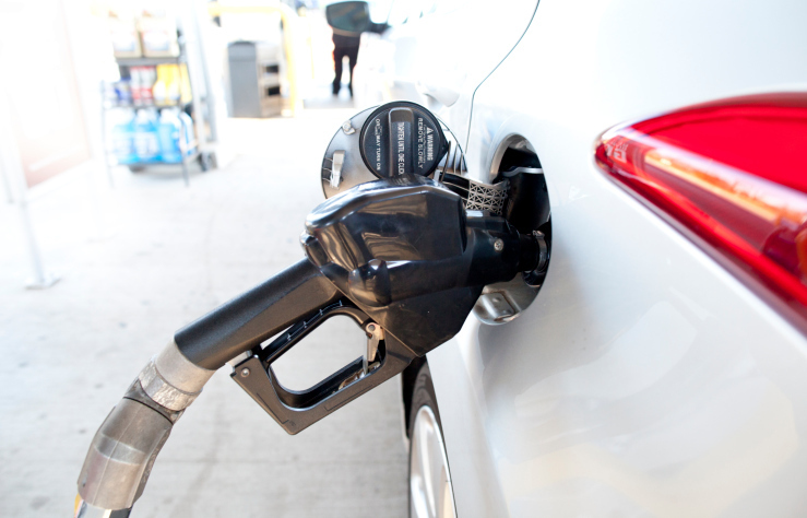 Oregonians solidly support Democrats, but are divided by self-service gas pumps