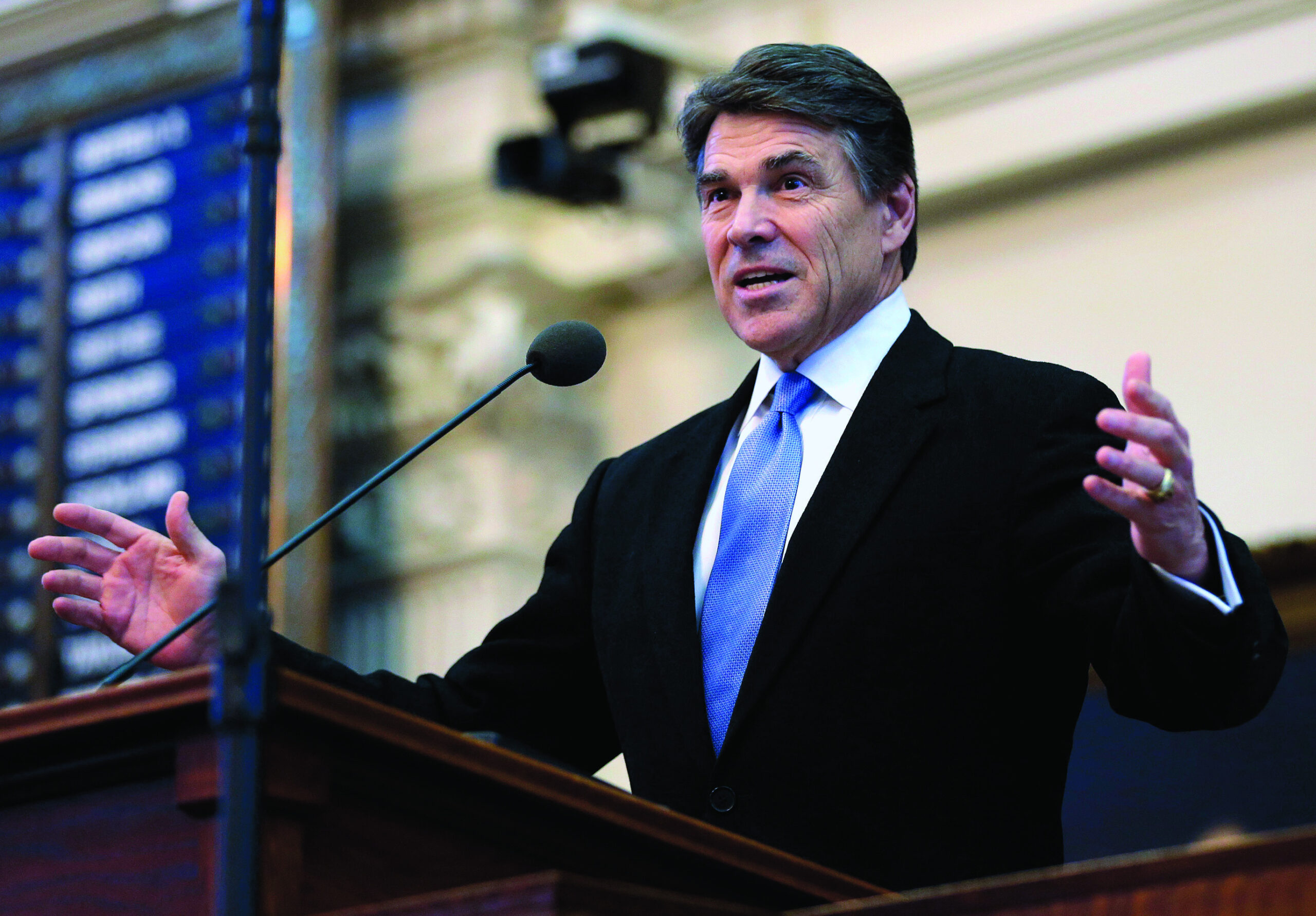 Texas governor tries to lure Calif. businesses
