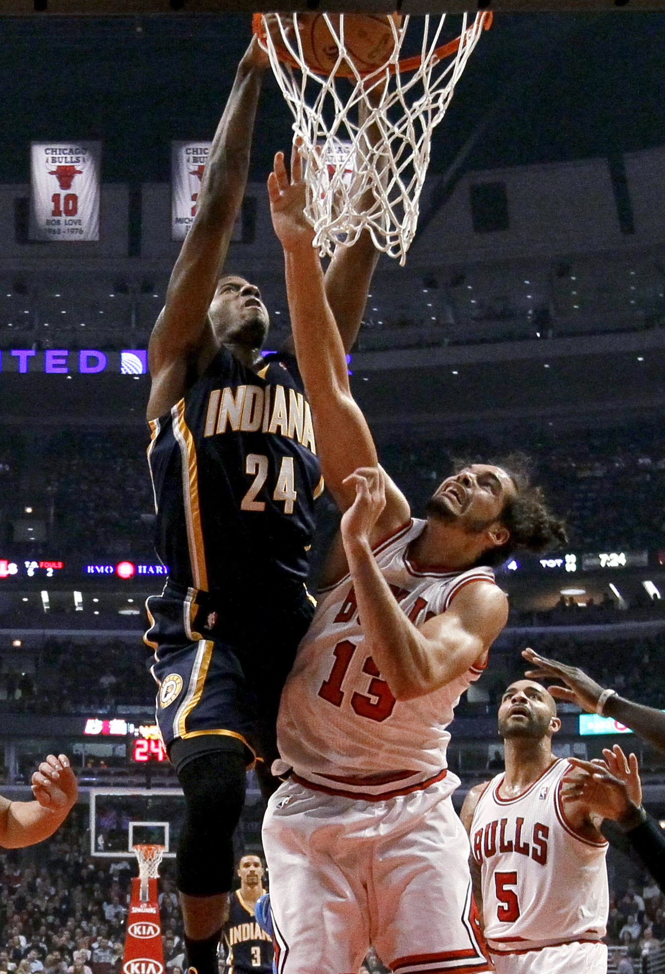 George scores 34 to lead Pacers over Bulls 80-76