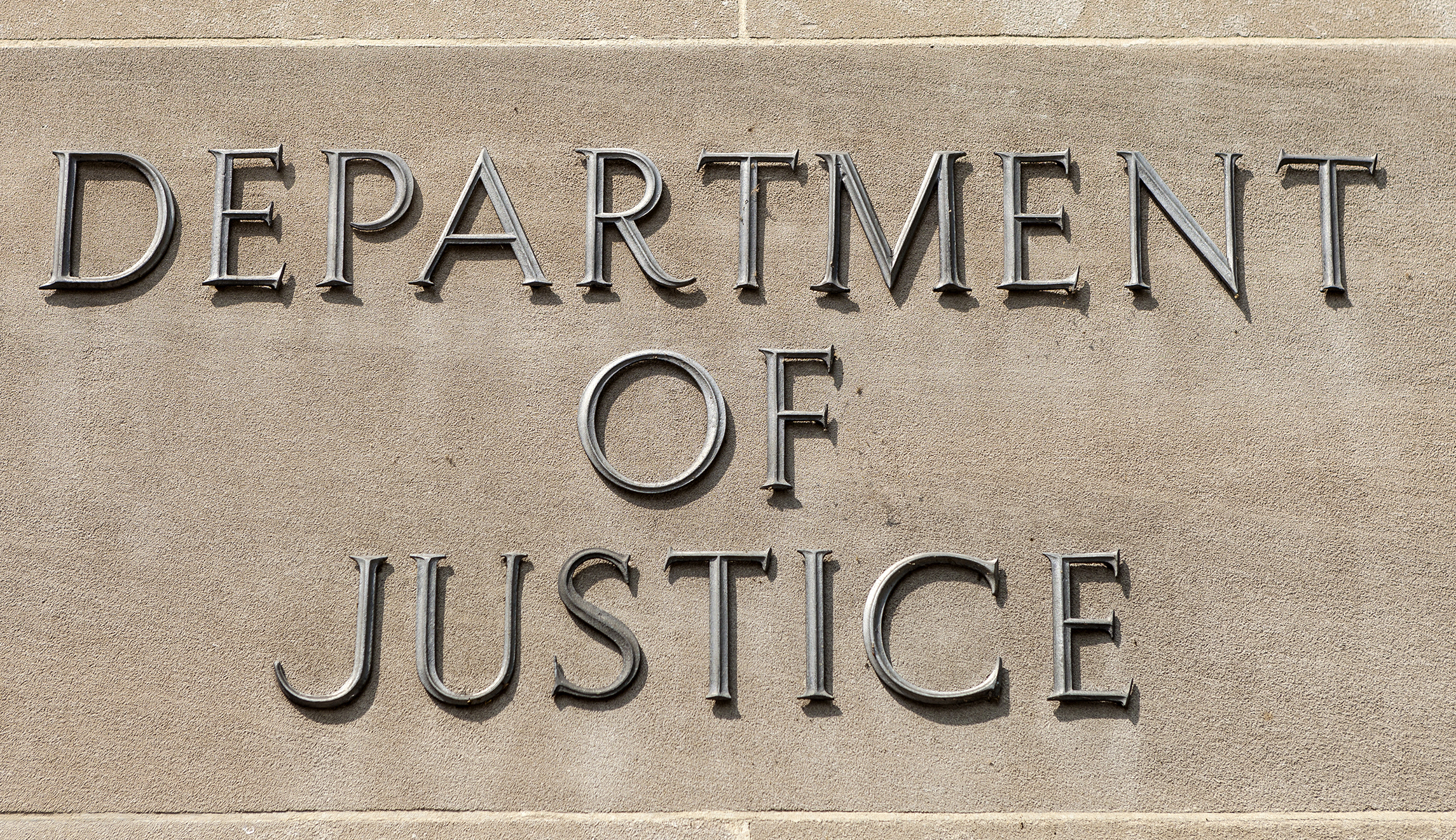 Federal judge blocks deportations of 1,400 Iraqi nationals