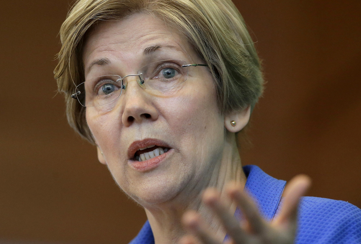Warren, Democrats target TurboTax on tax day