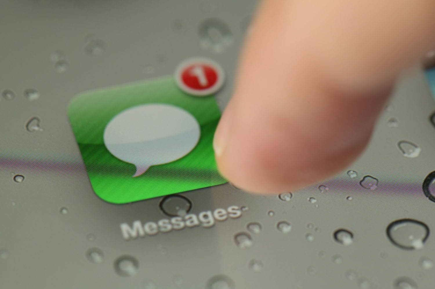 Researchers discover security flaw in Apple messaging