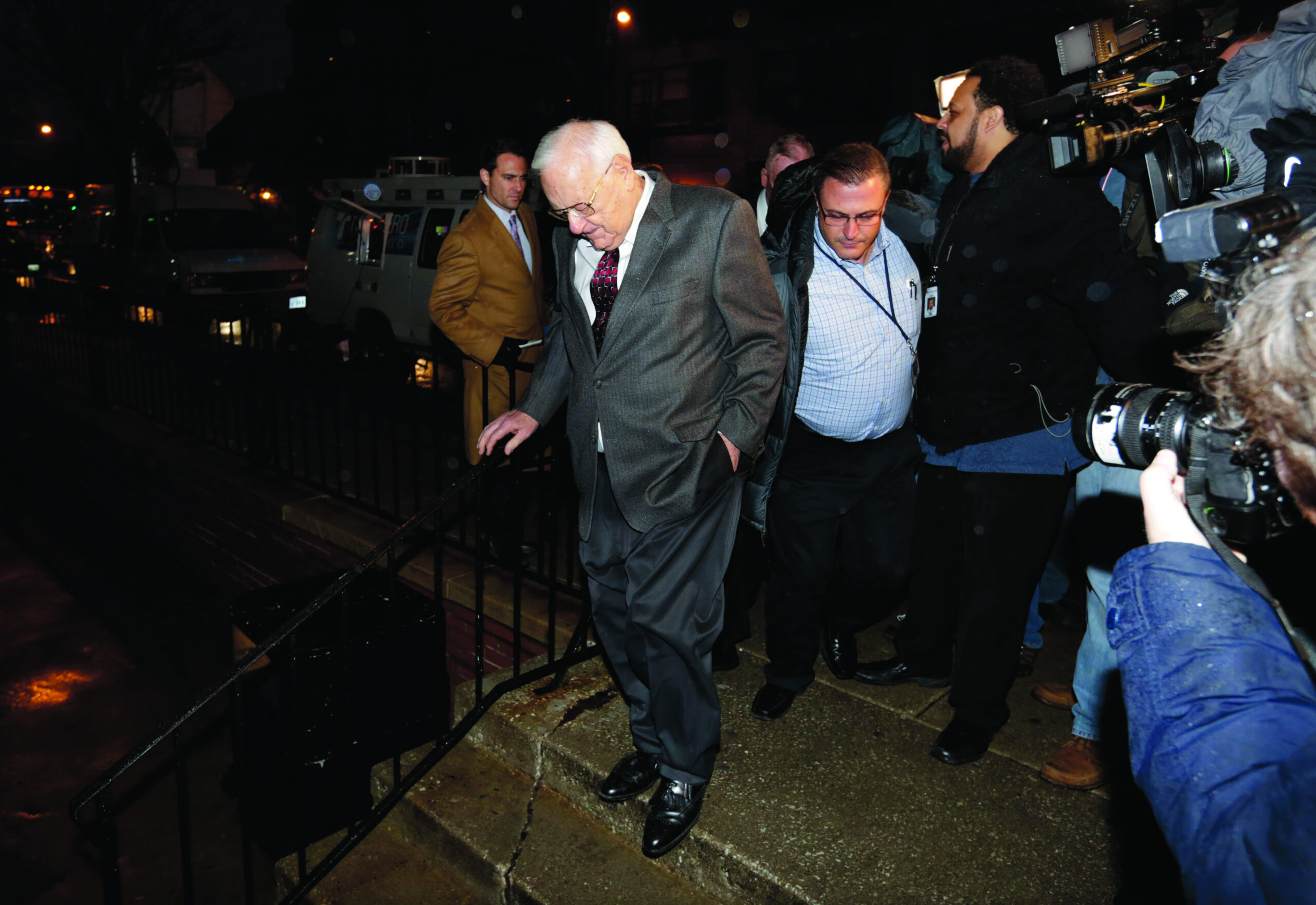Ex-Ill. governor returns home after prison release