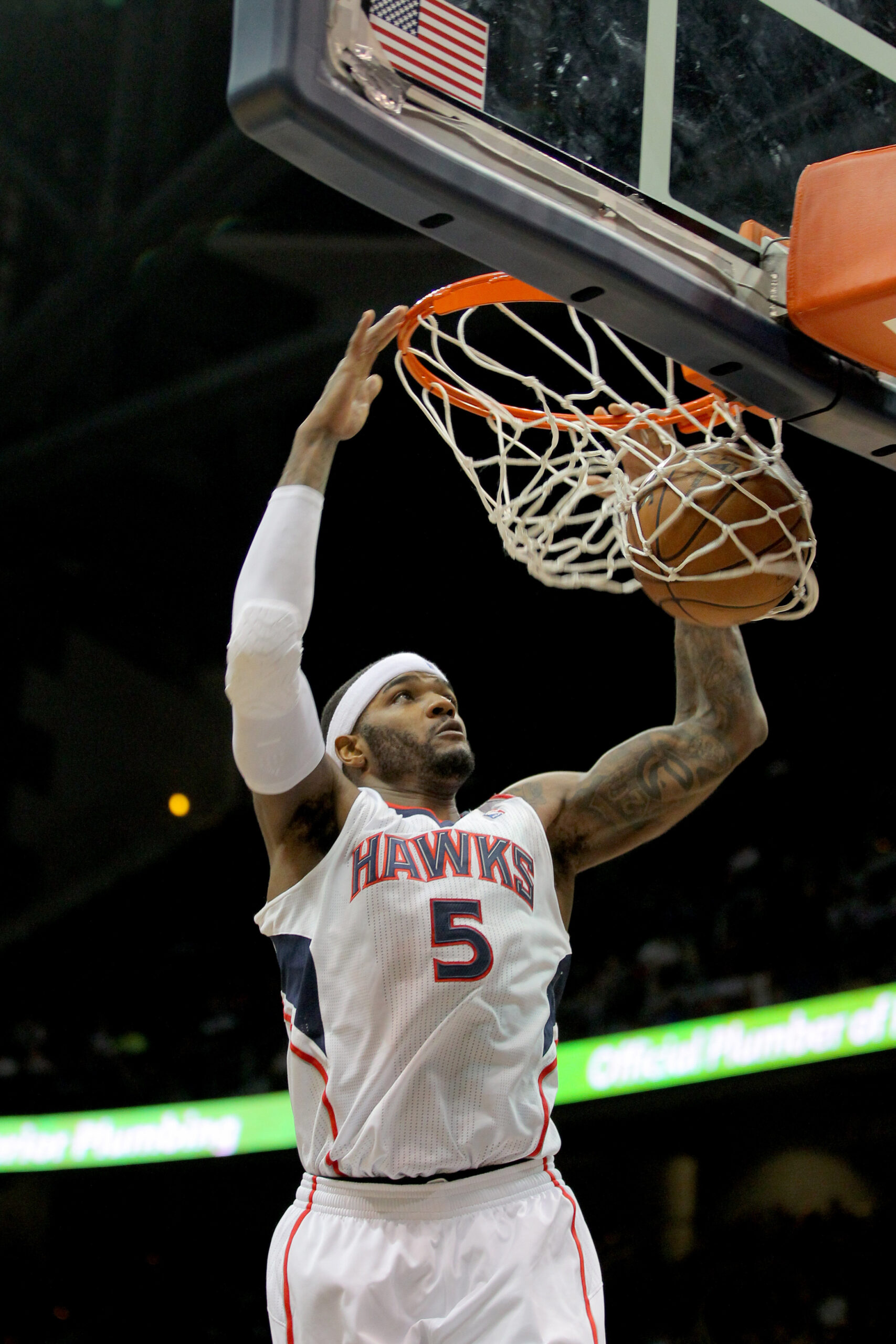 Harris, Smith lead Hawks past Bobcats 113-90