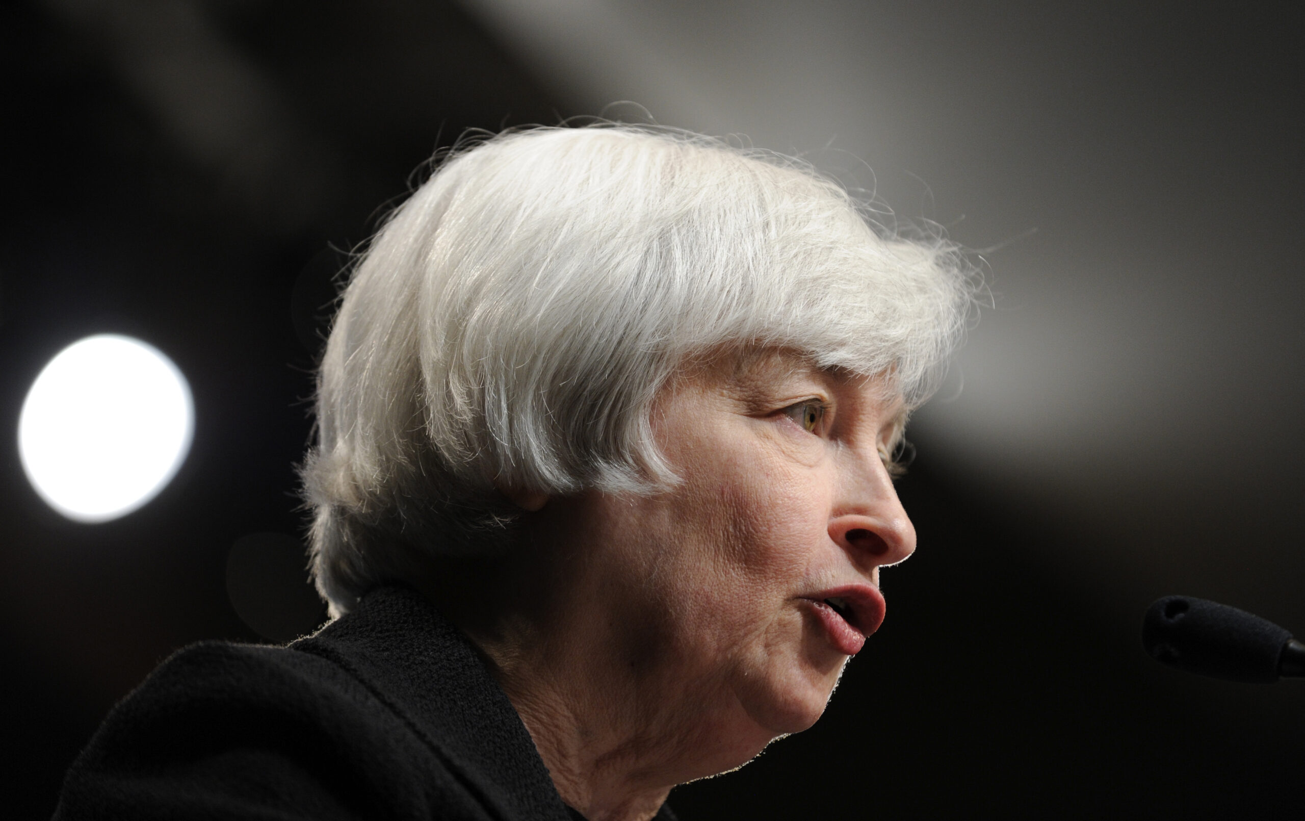 Liberal and conservative lawmakers press Janet Yellen on bailouts