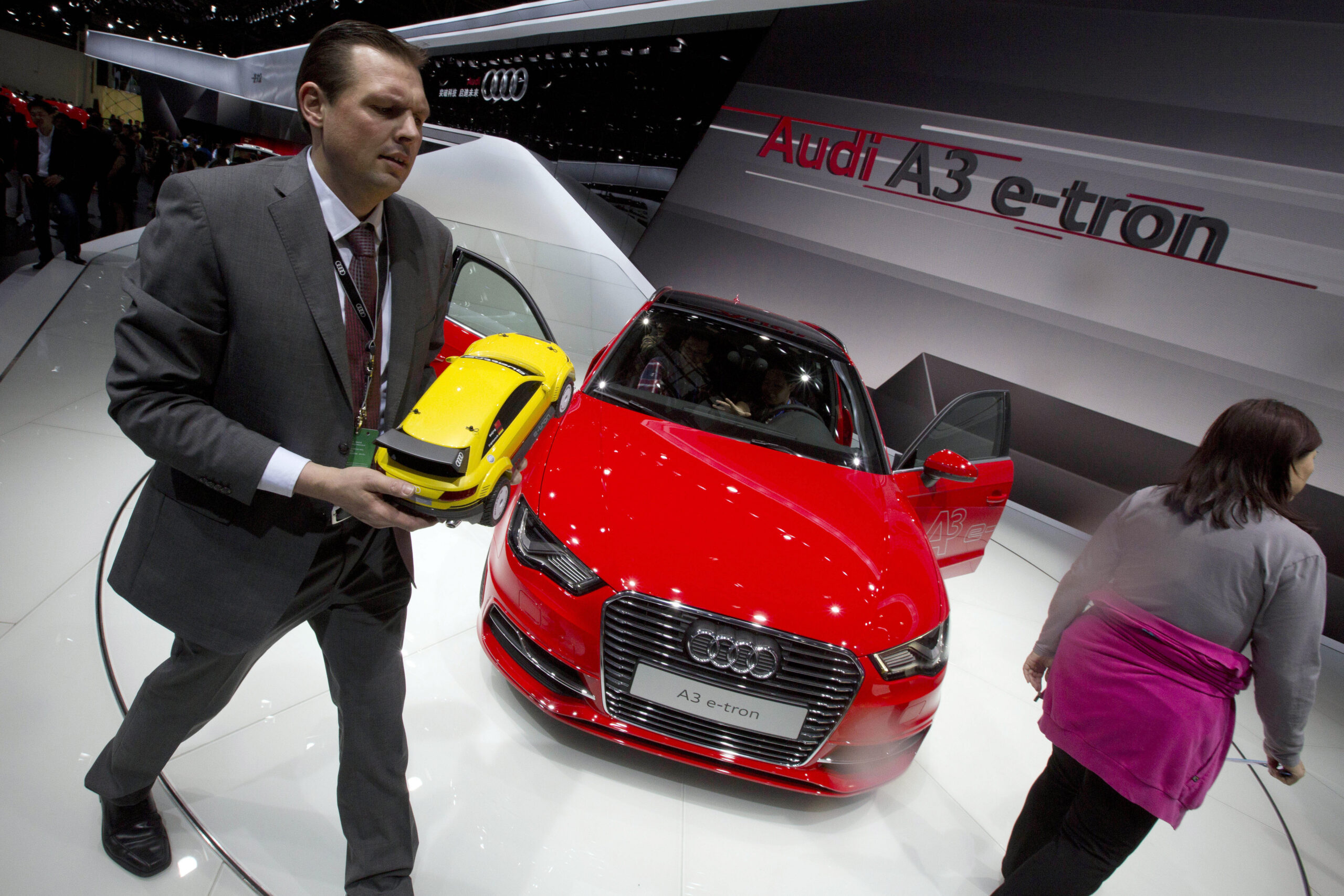 China fines Audi, Chrysler on monopoly charges