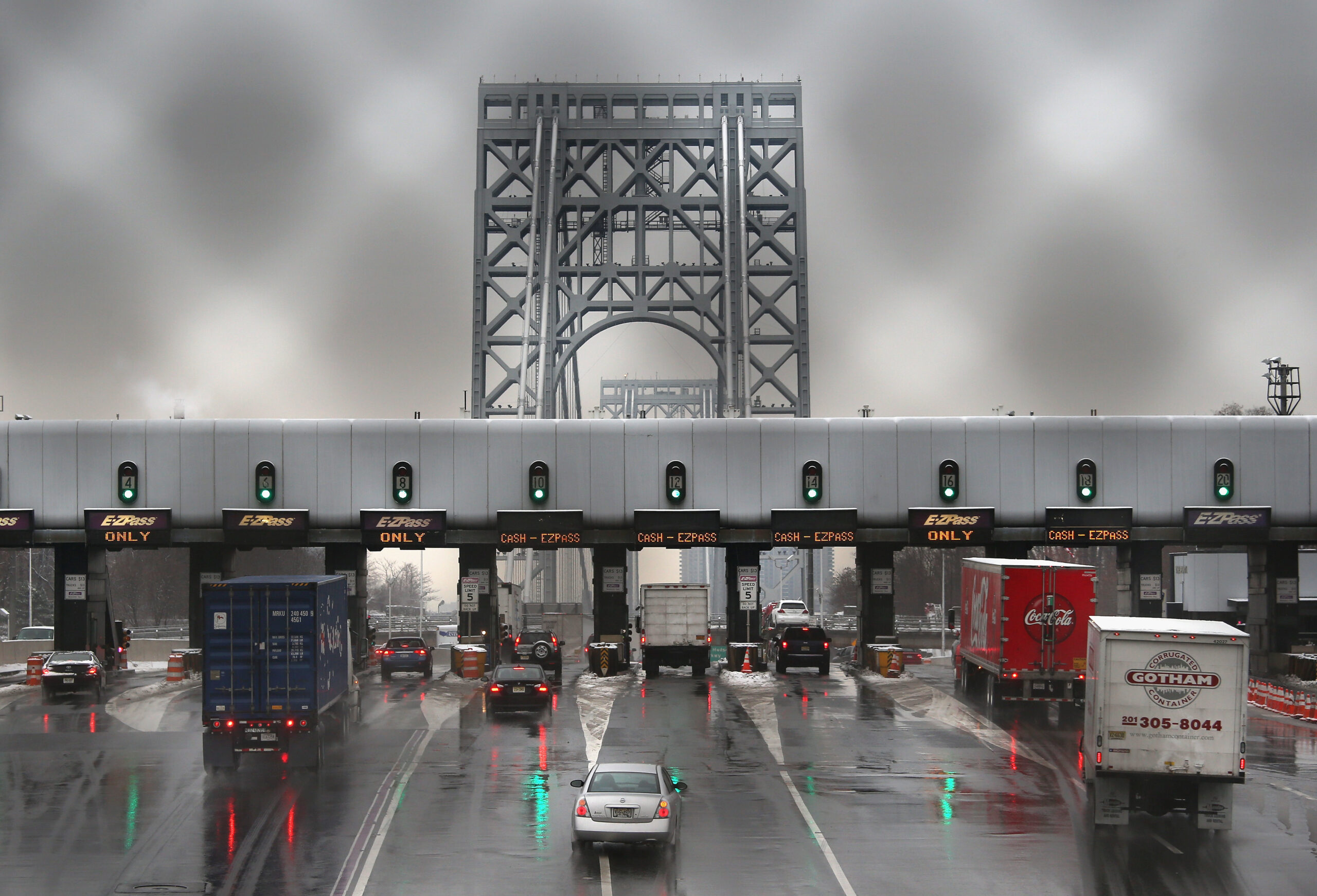 Emails link Chris Christie aide to Fort Lee traffic jam