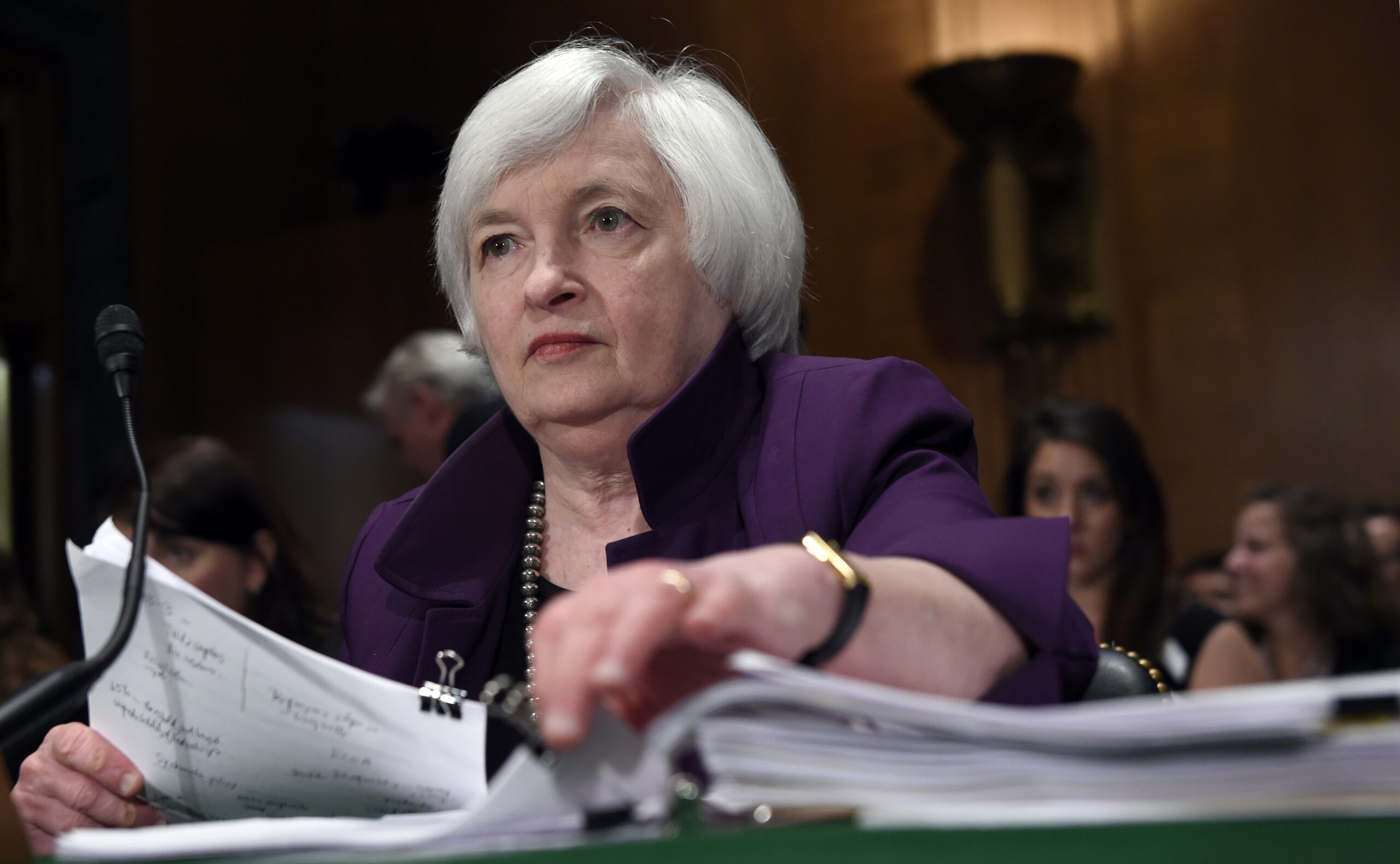 Fed sticks to zero rates