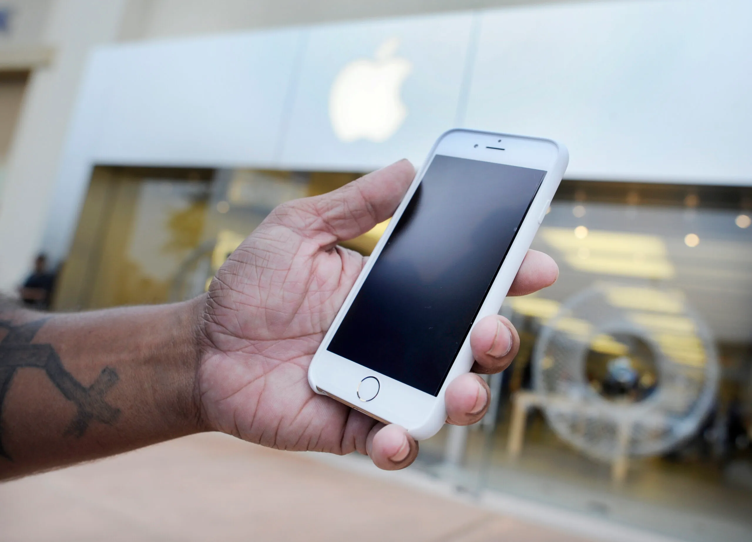 Hoax urges users to microwave their iPhones