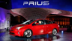 Environmentalists, automakers fight over Trump’s proposed fuel efficiency standards rollback