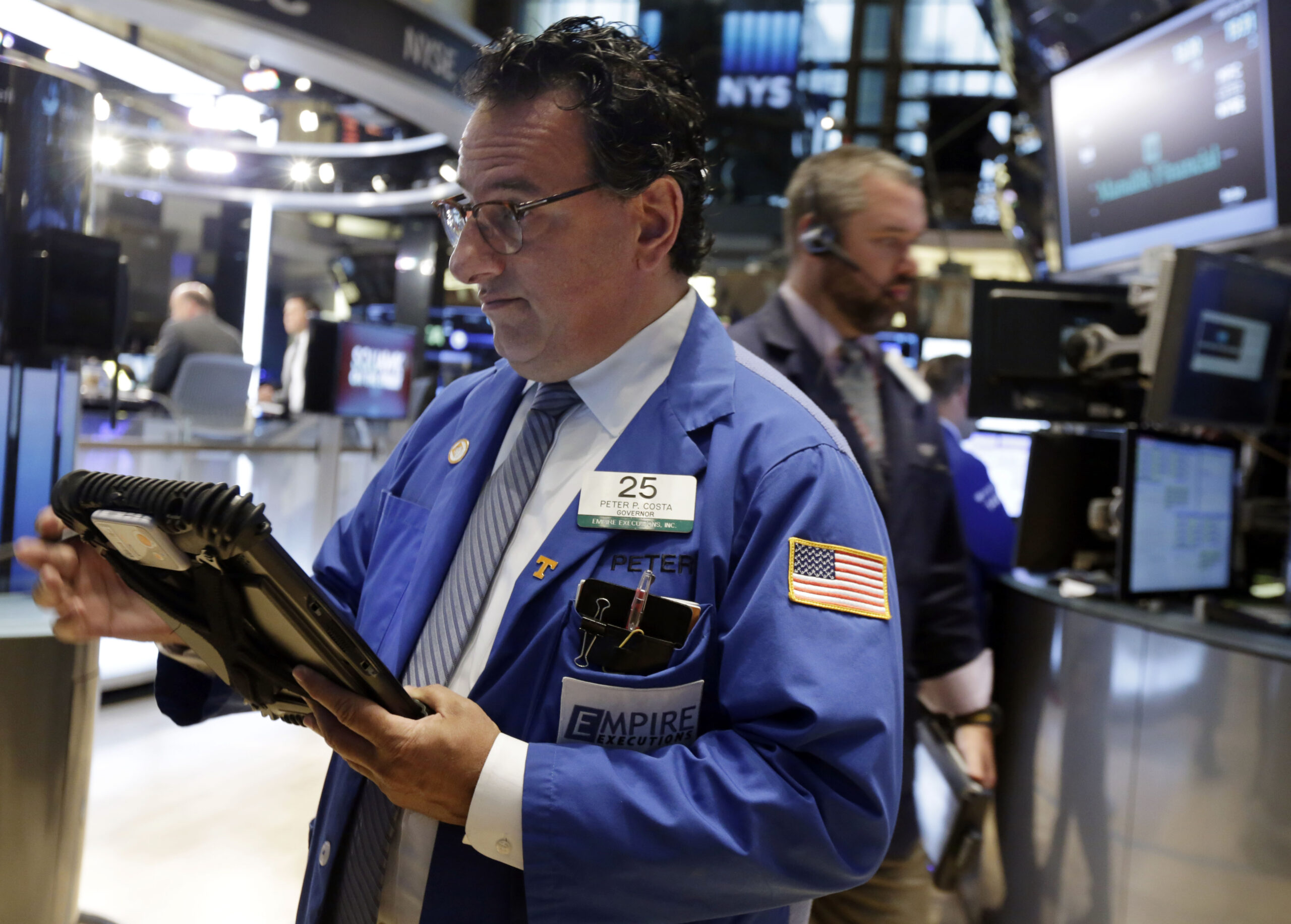 Stocks open higher ahead of manufacturing report