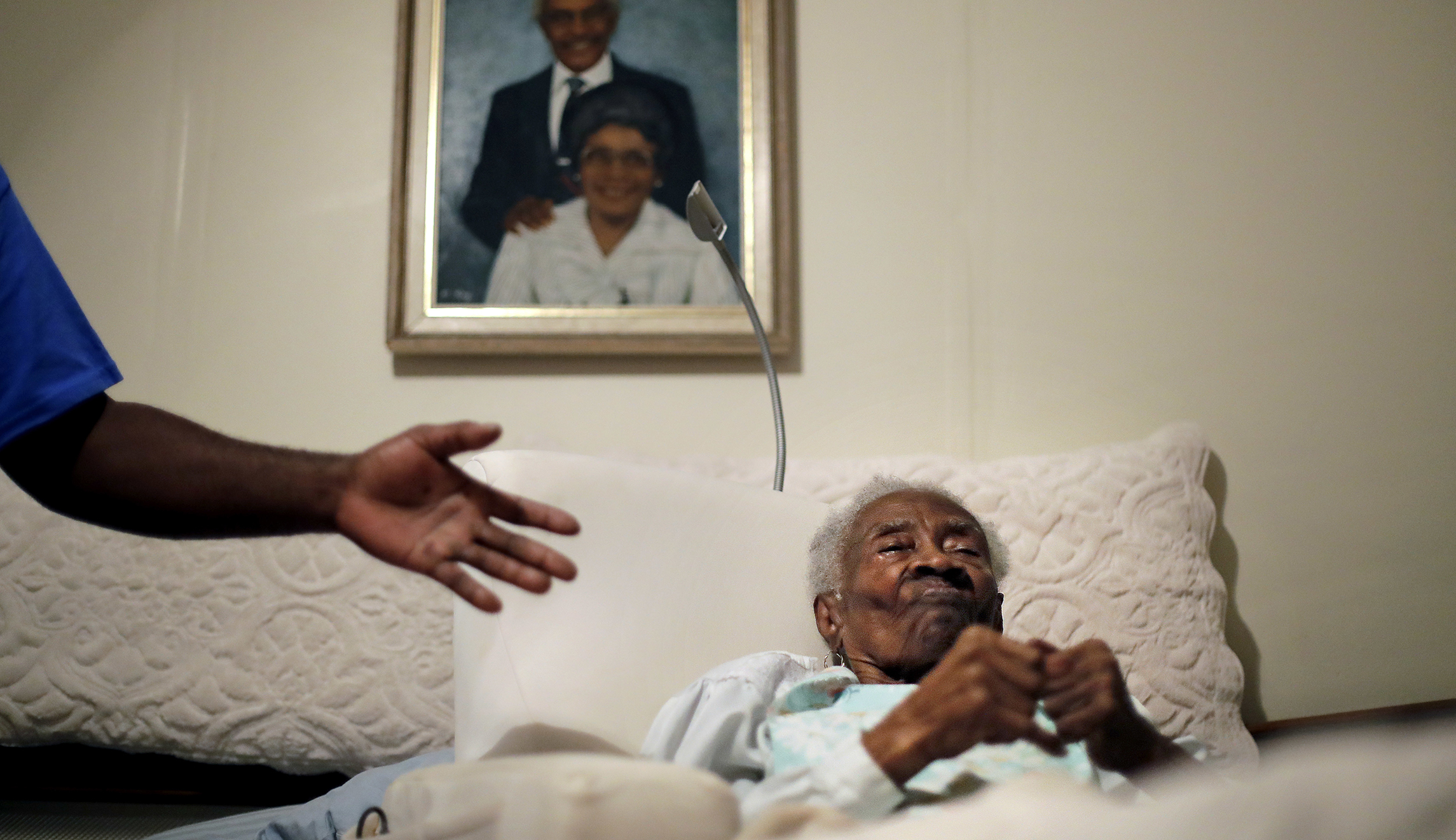 Senators urge Trump administration to bolster Alzheimer’s research
