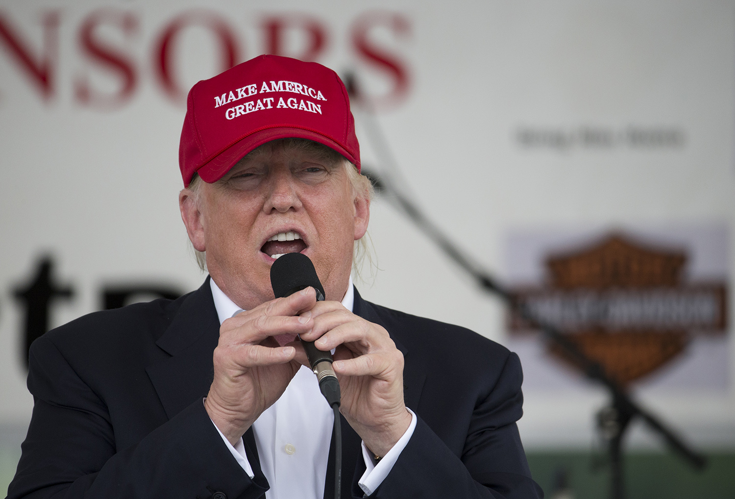 Report: Trump way behind Clinton on high-tech voter tracking