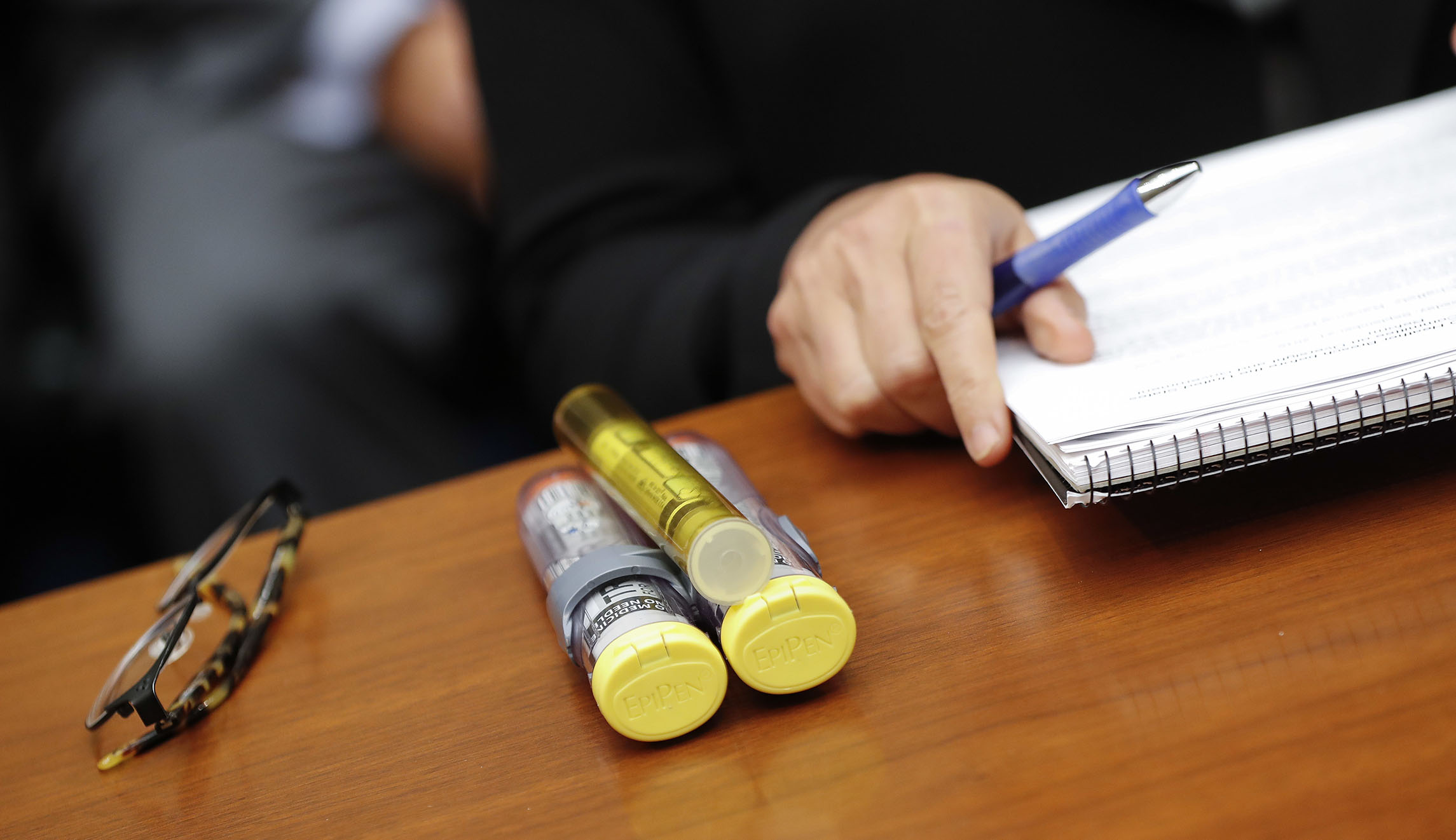Mylan agrees to pay back government $465 million for EpiPen overbilling
