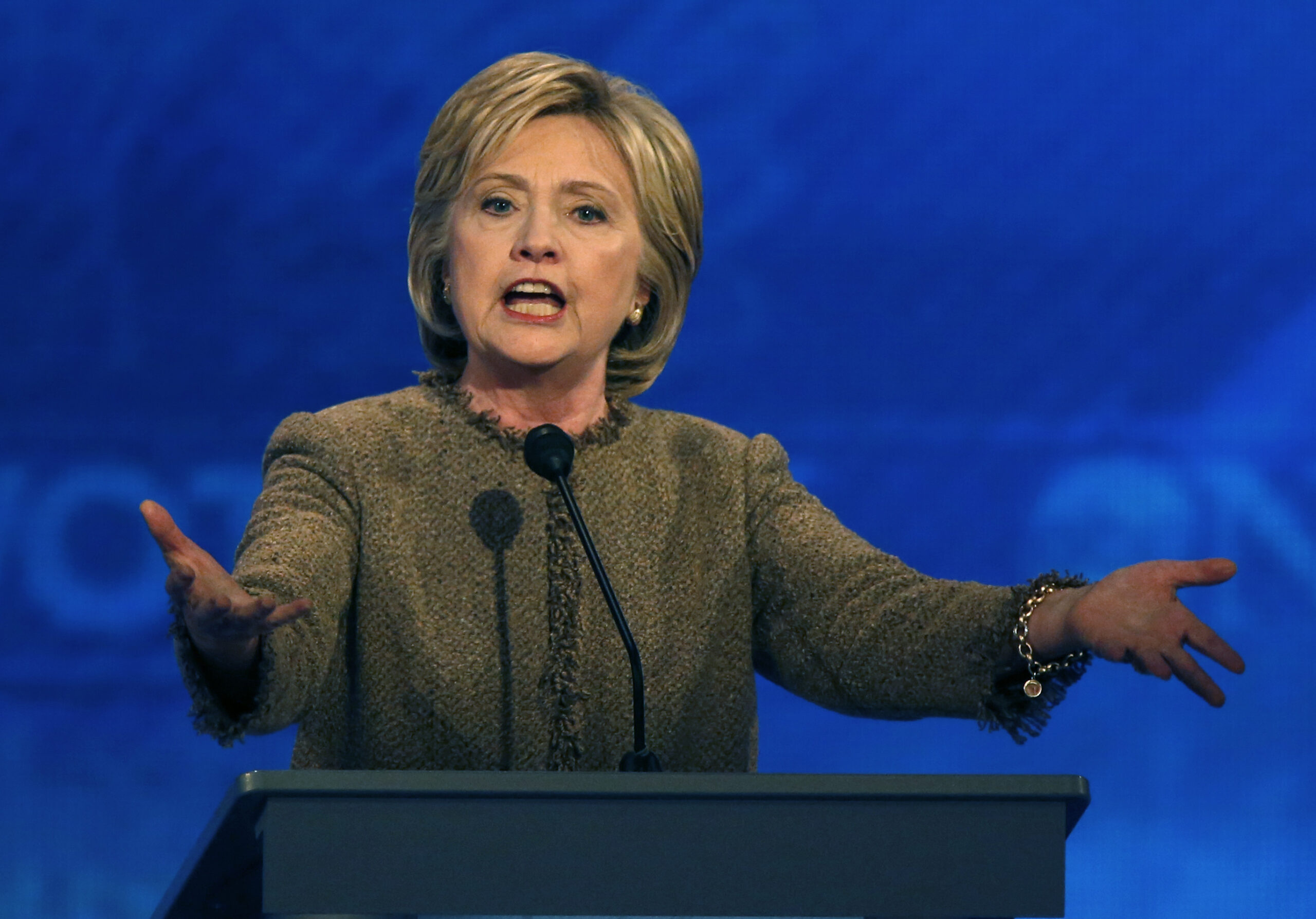 Clinton proposes no middle class tax hikes, despite spending plans