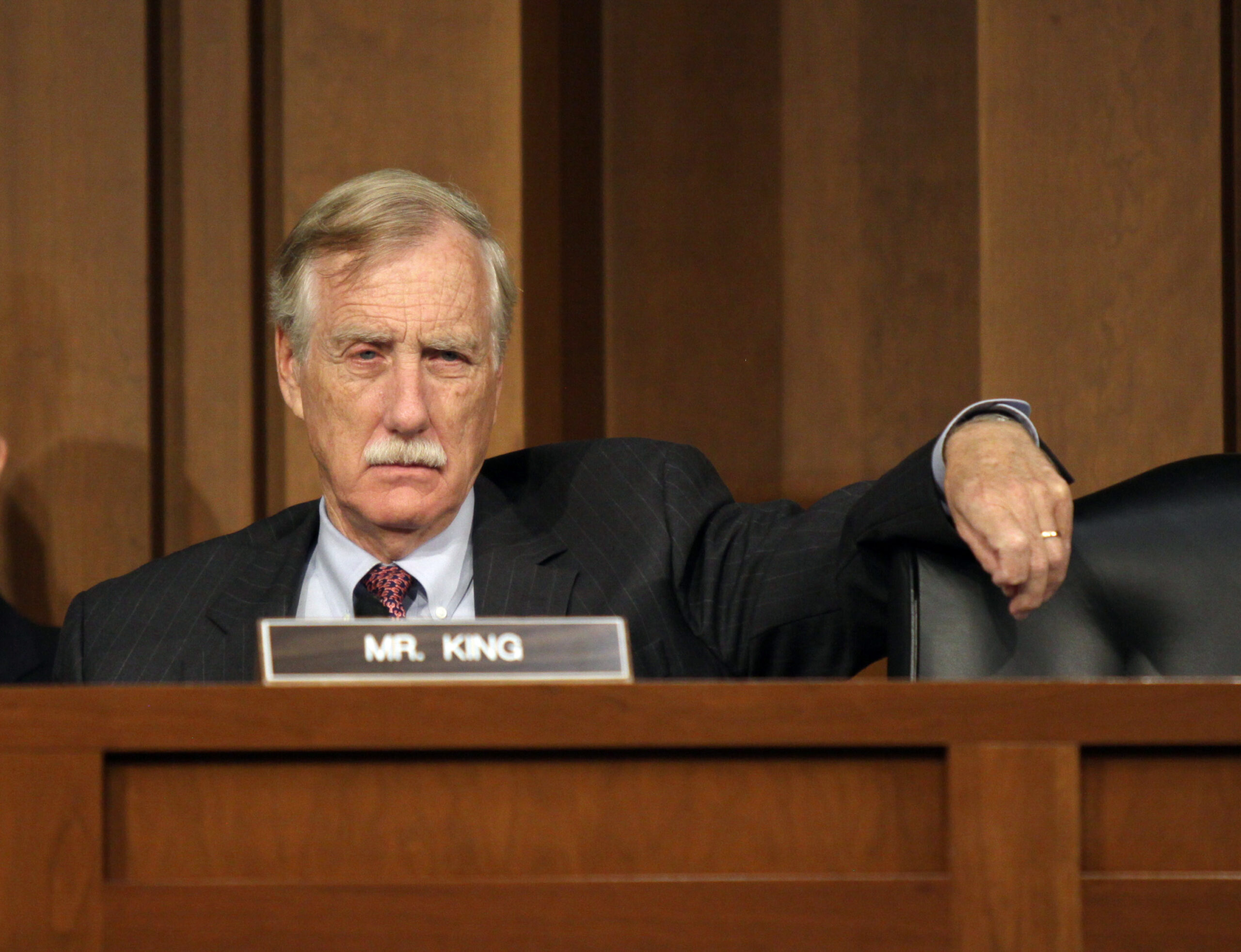 Independent Sen. Angus King endorses Hillary Clinton