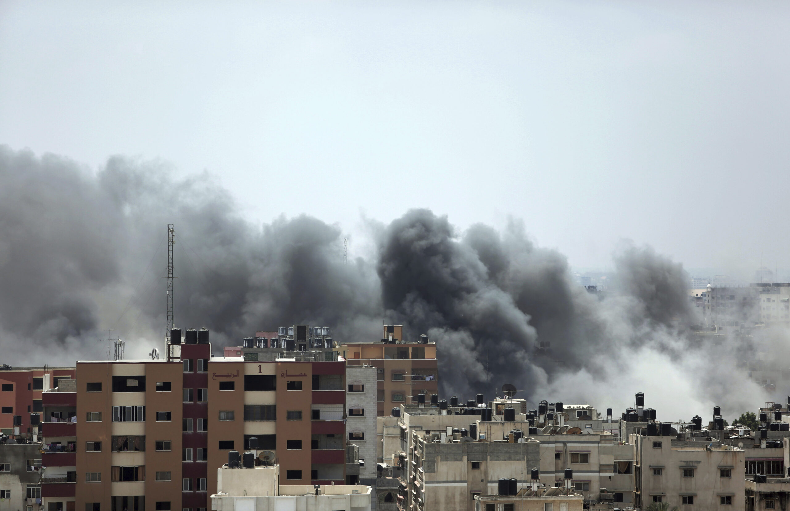 Why is the U.S. funding a United Nations group that transfers weapons to terrorists?