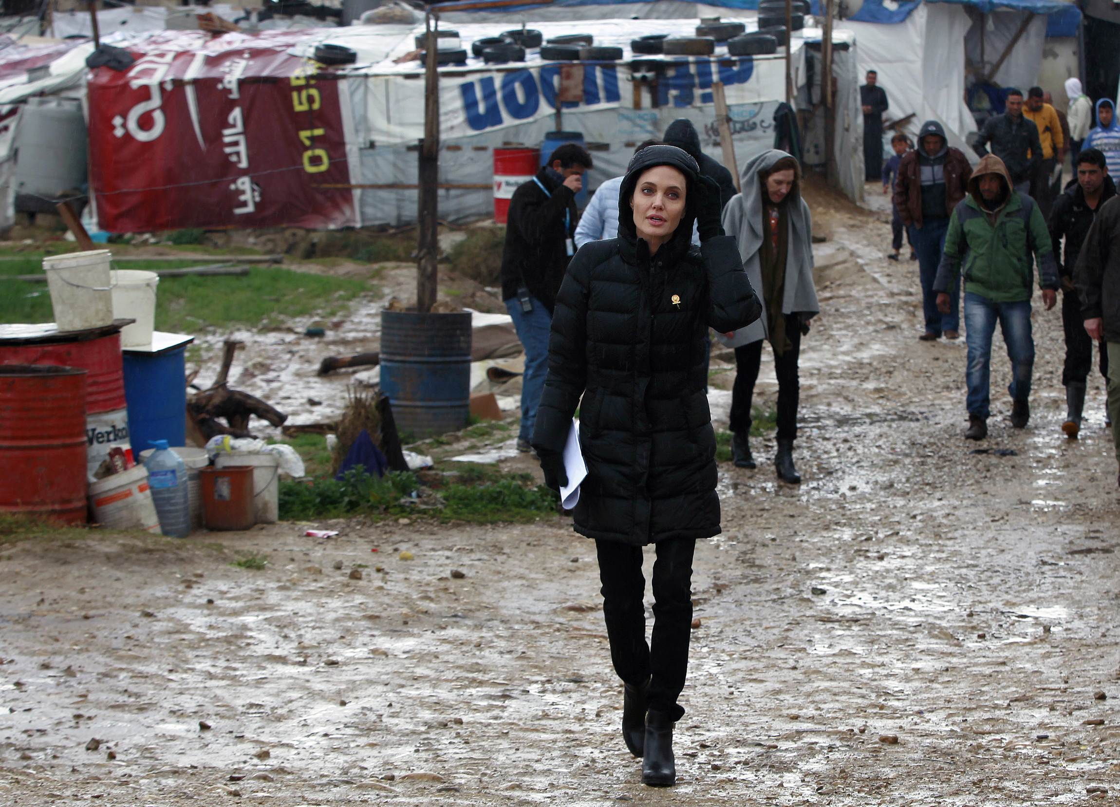 Angelina Jolie bashes Trump, calls for unity on refugee crisis