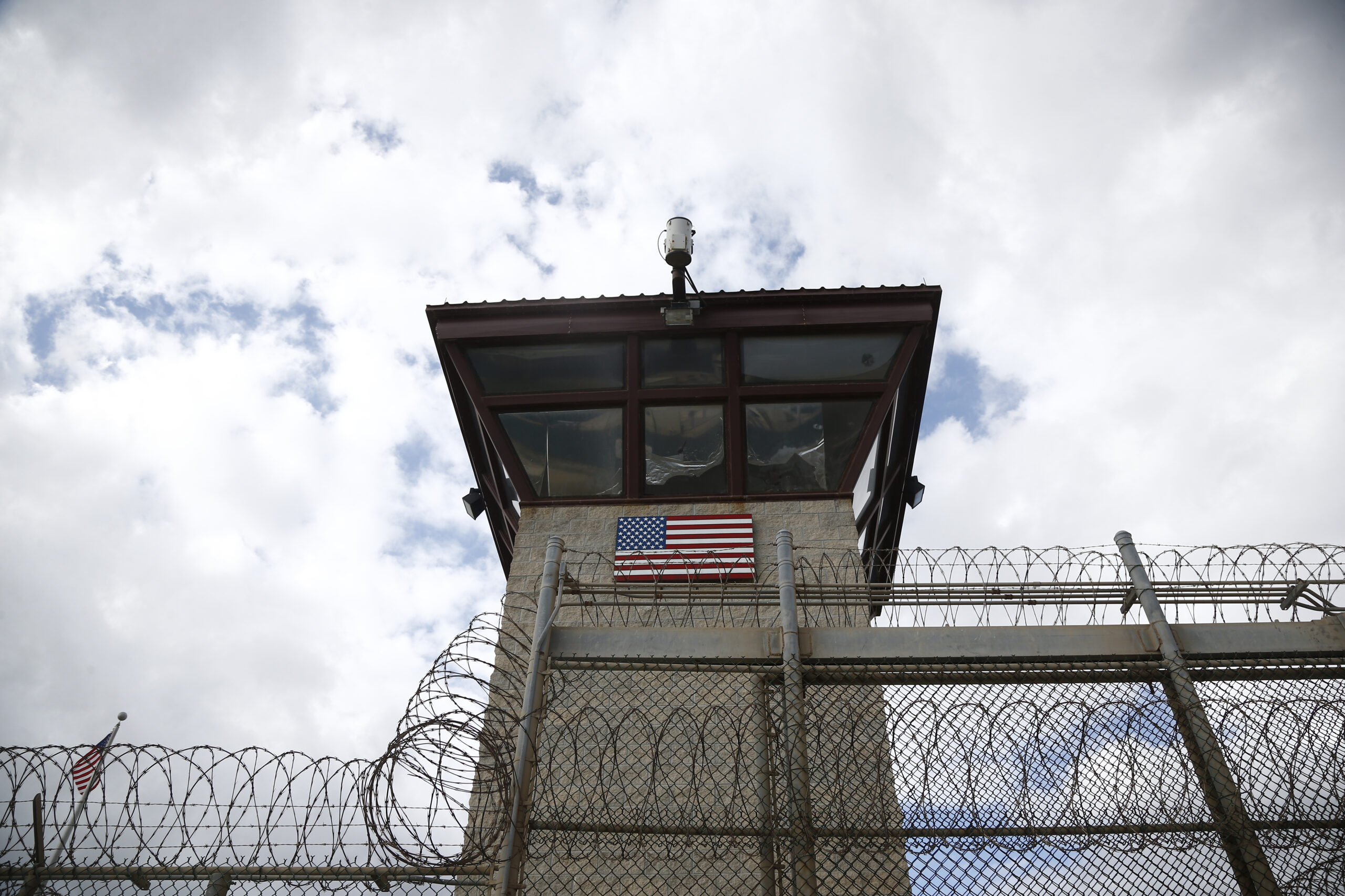 Pentagon transfers prisoner in race to close Gitmo