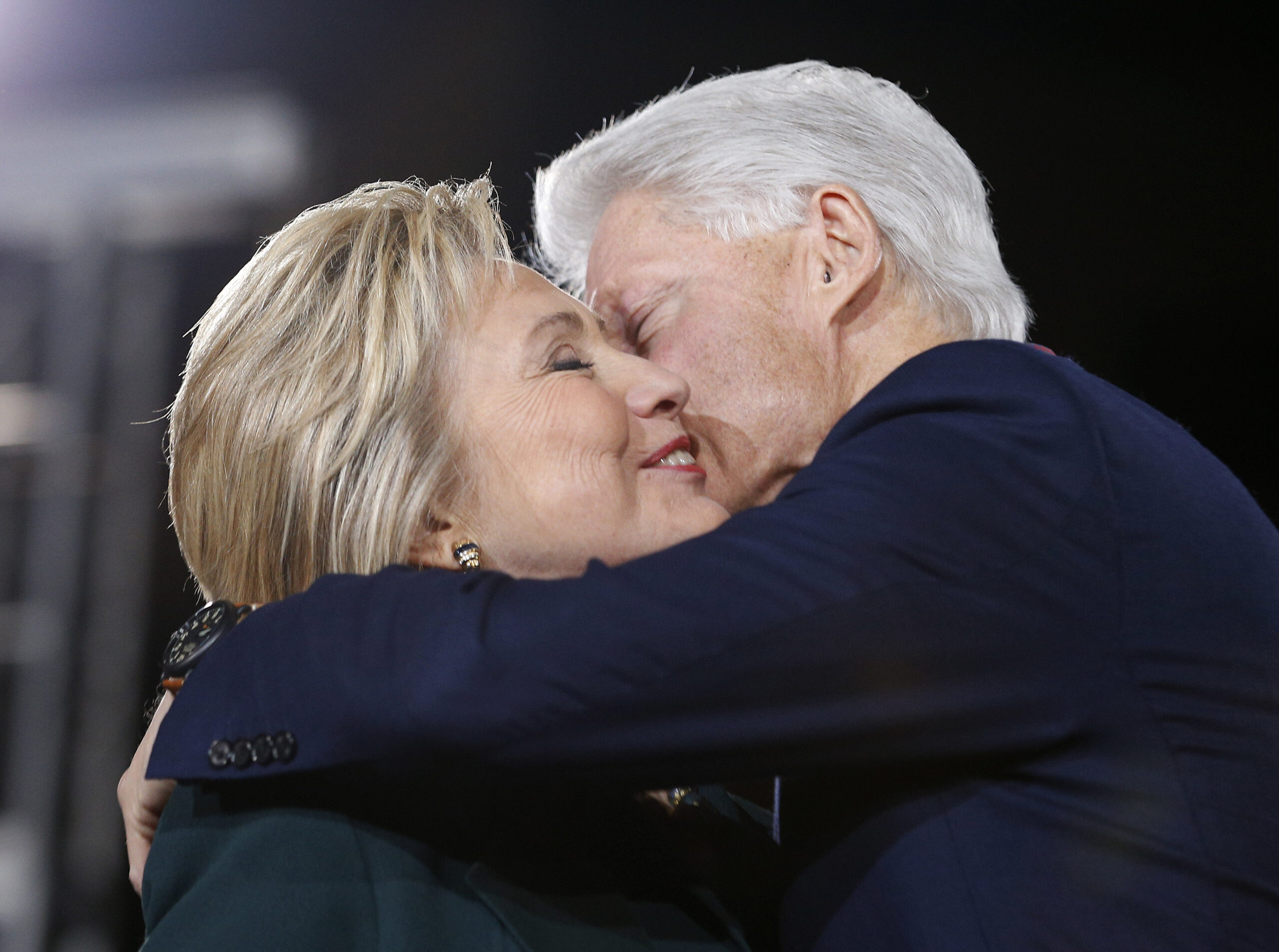 Hillary talks up first kiss with Bill: ‘I remember all about it’