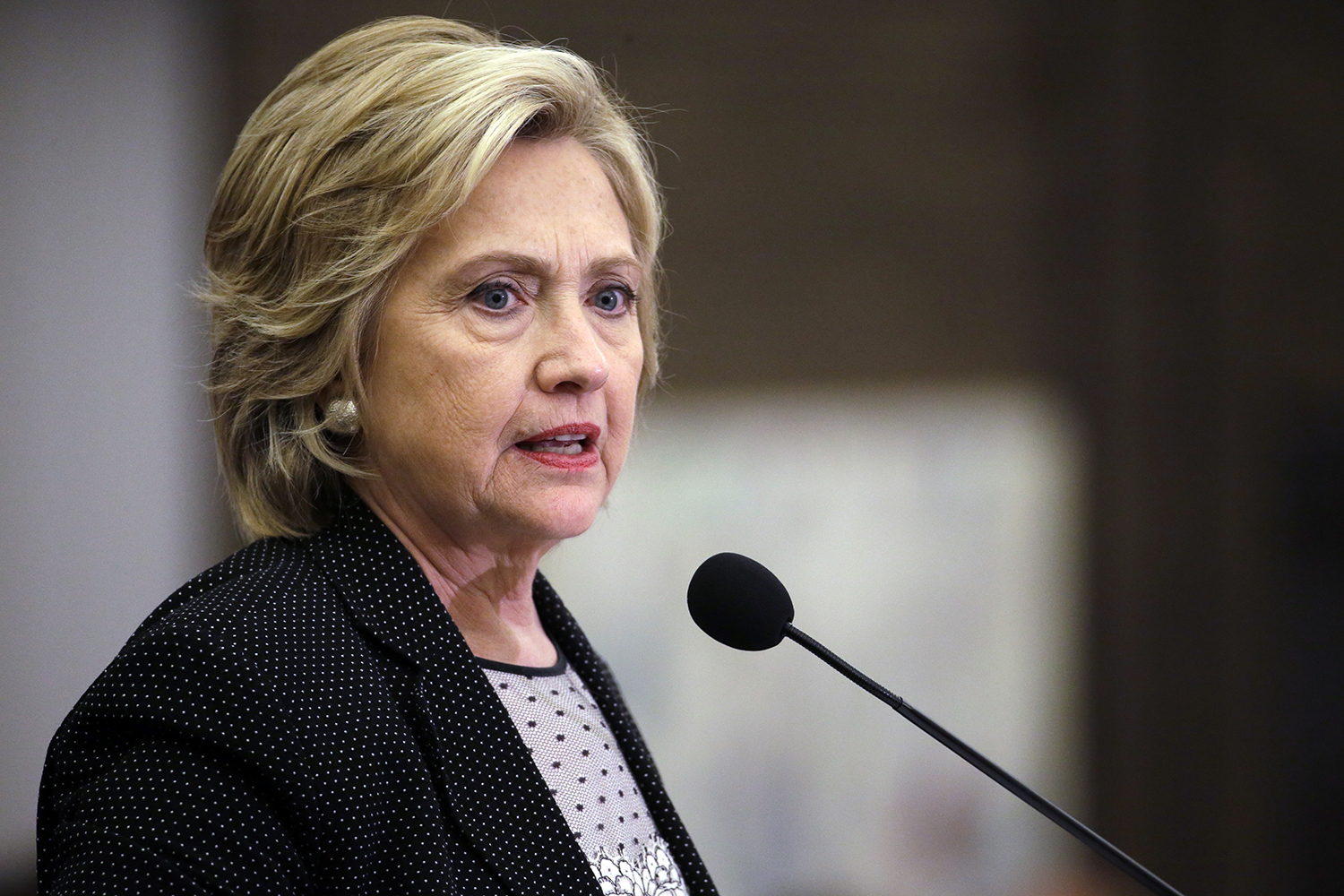 Clinton ignores Powell’s ‘hubris’ criticism
