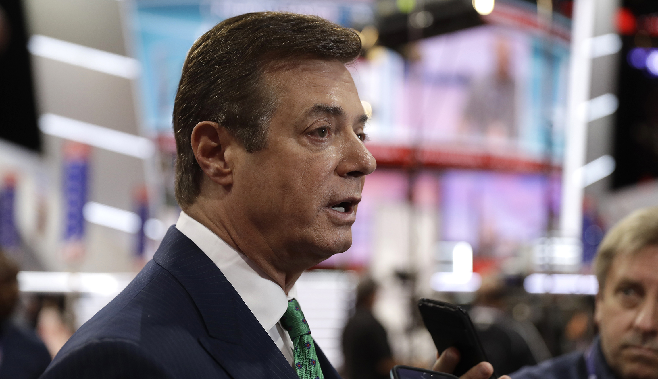 Paul Manafort offered ‘private briefings’ on Trump campaign to Russian billionaire