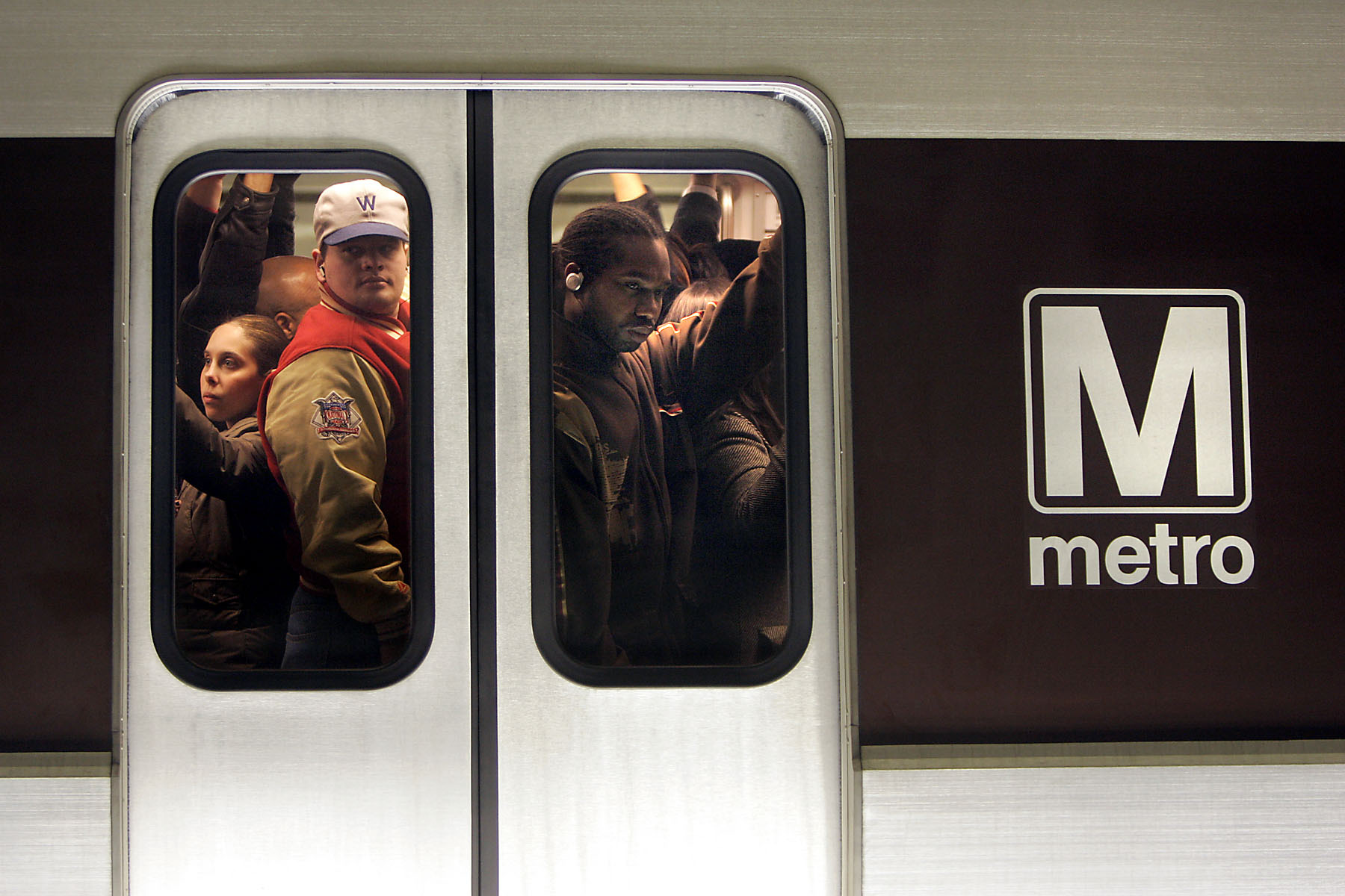 Metro to get glow-in-the-dark evacuation signs