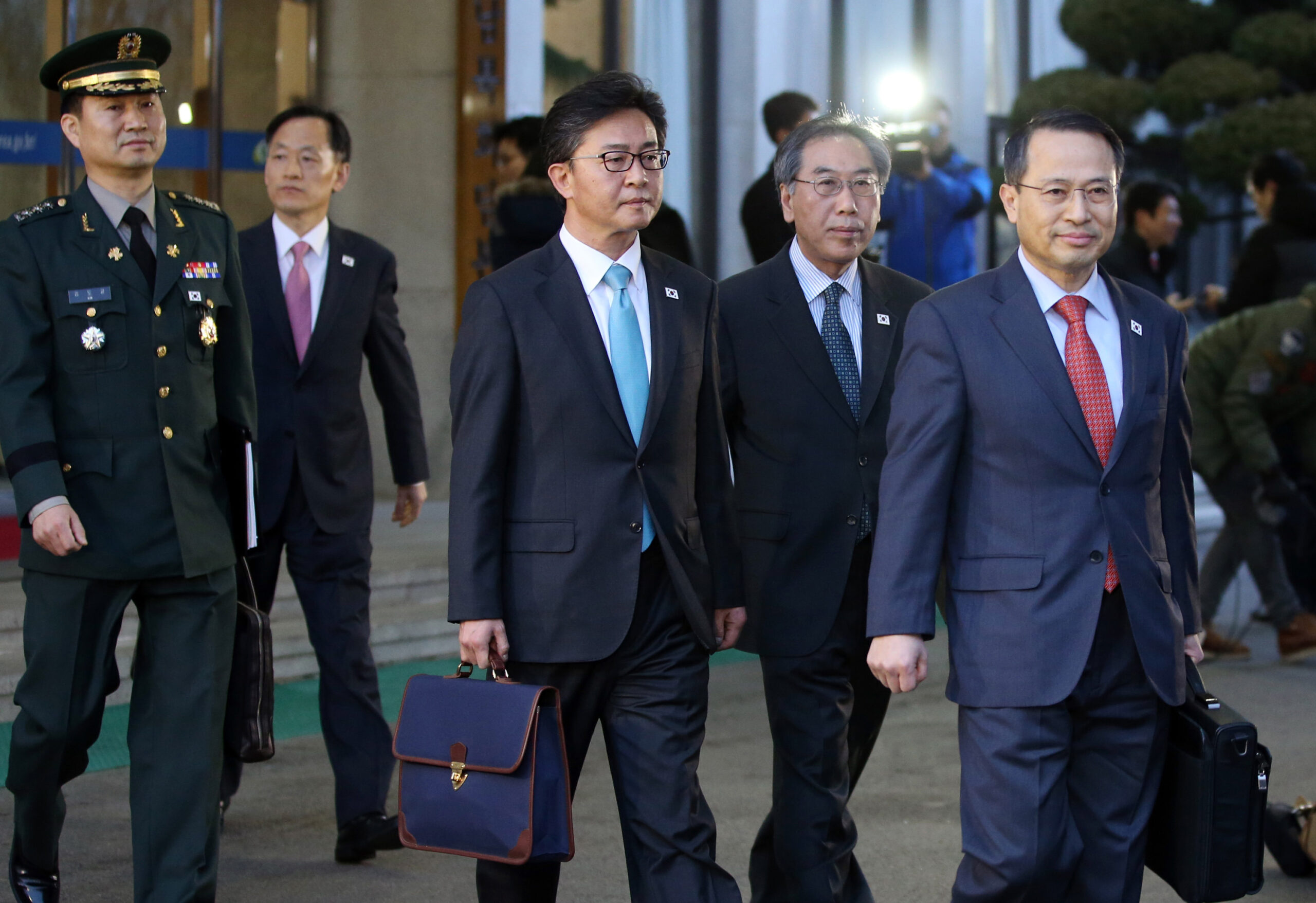 Koreas hold senior-level meeting at border village