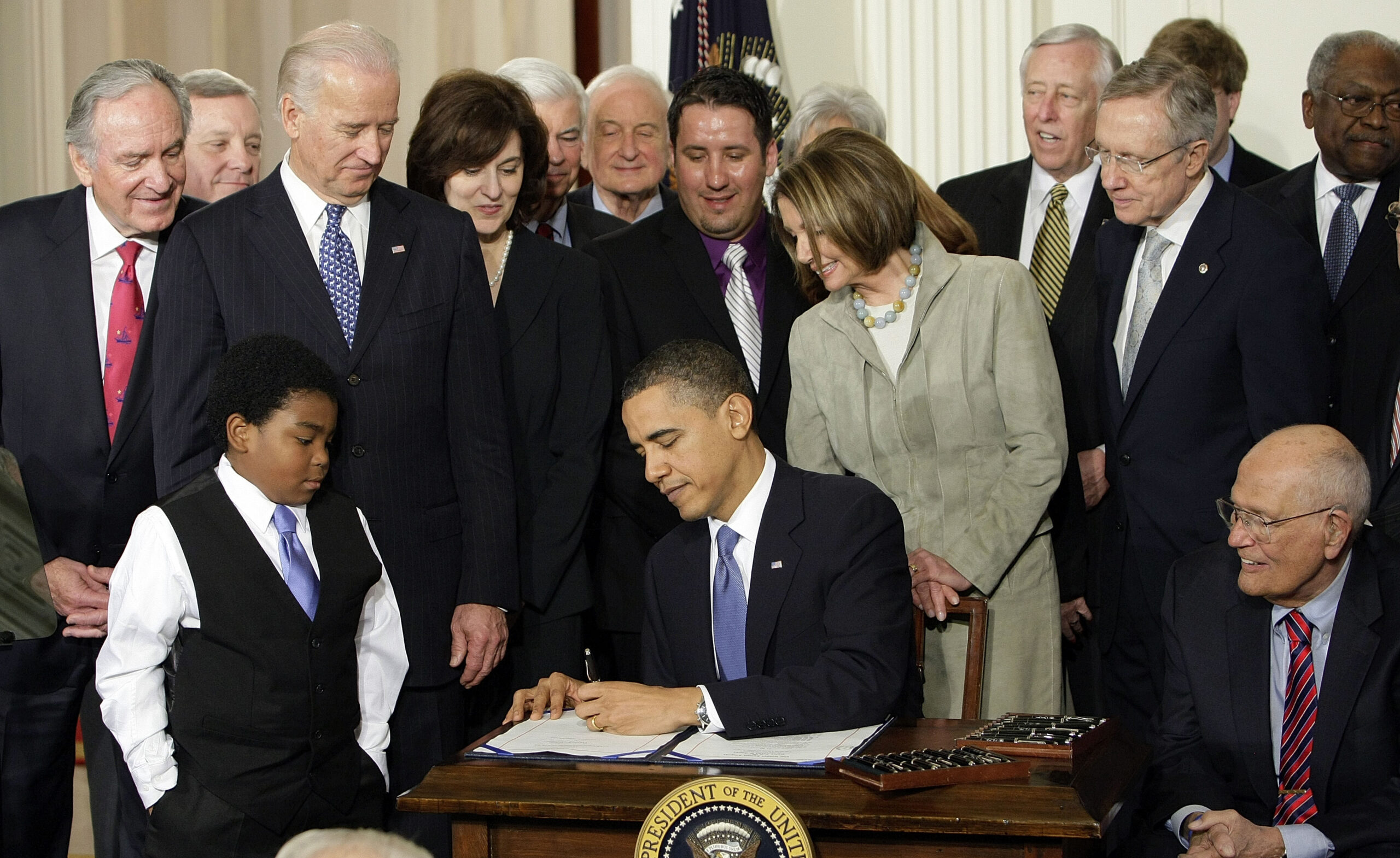 Poll: Uninsured rate drops as health law rolls out