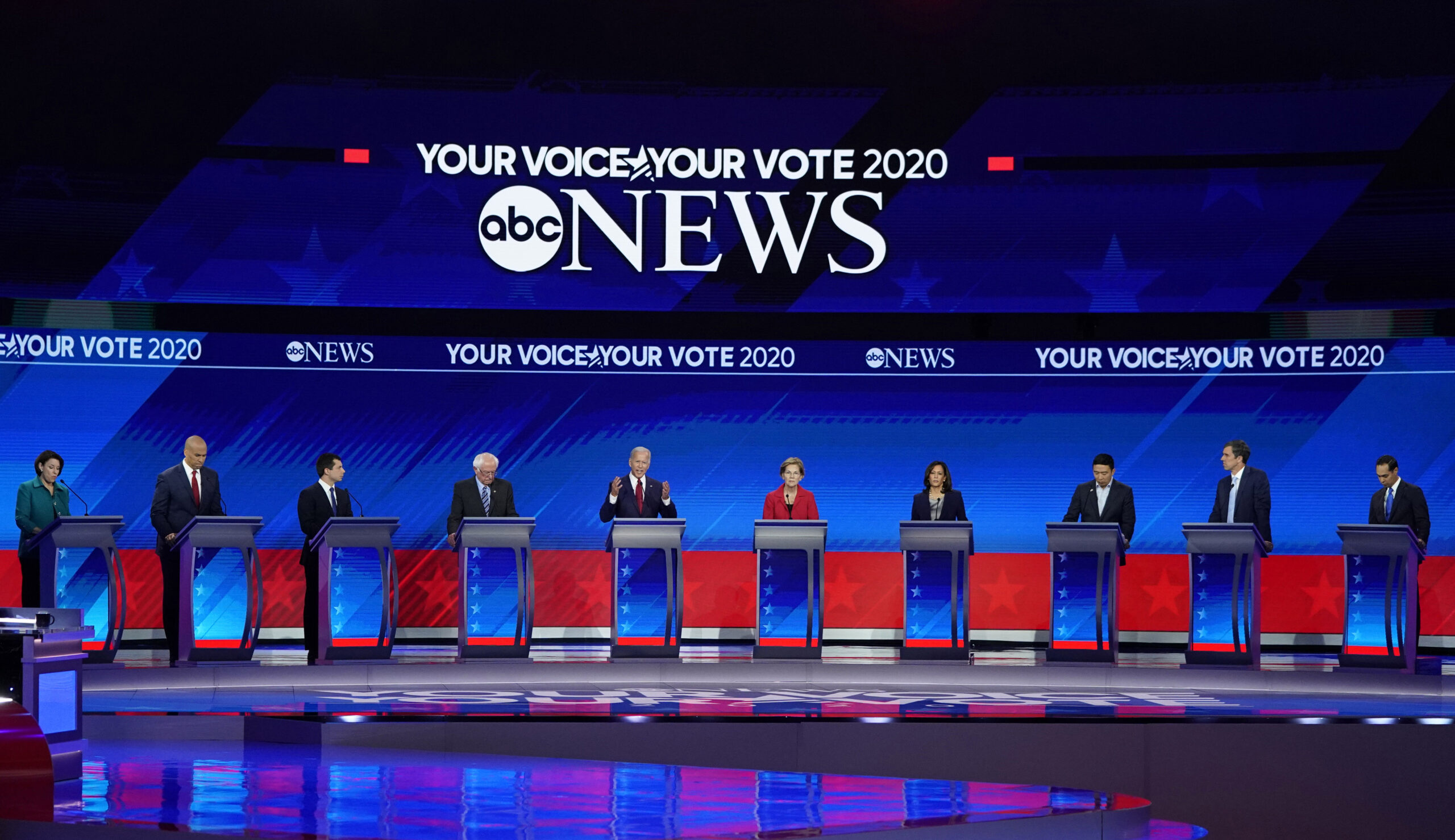 Single-digit 2020 hopefuls loosen tones and intensify Trump attacks
