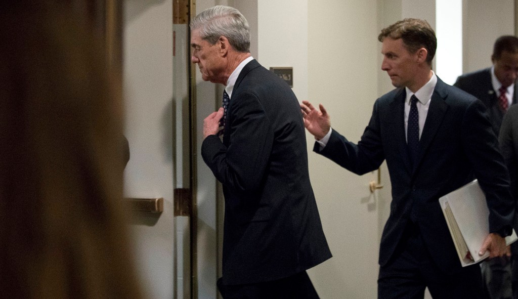 Robert Mueller reportedly starts interviewing White House staff for Russia probe