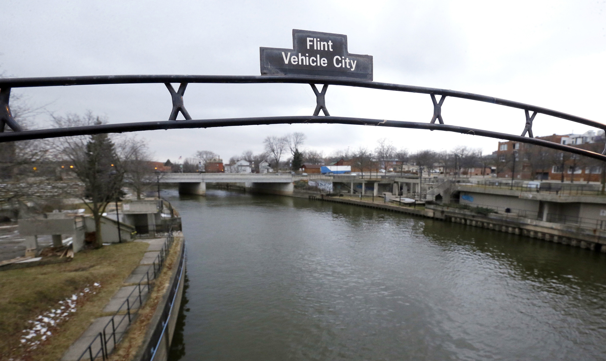 Fight over Flint aid threatens government shutdown