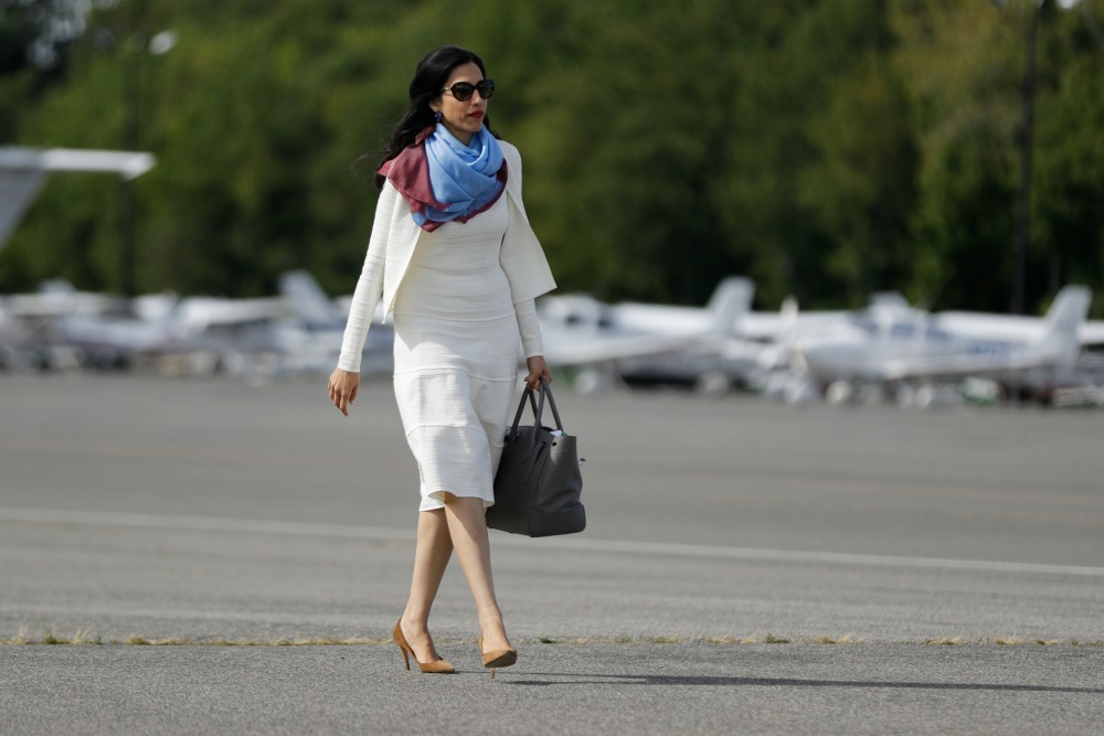 Top aide warned Clinton to use State Department email