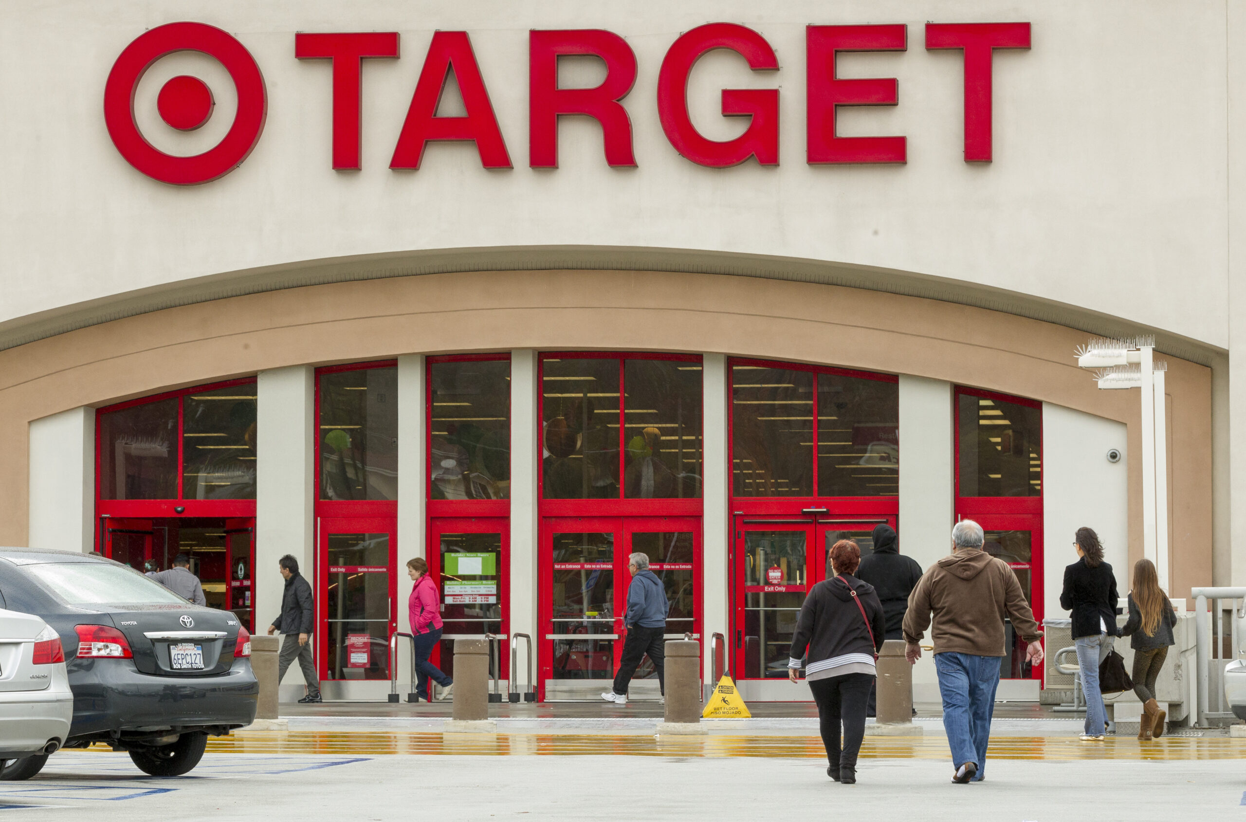 Target’s data breach shows the danger of cyber attacks, says Adm. Mike Mullen