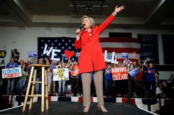 Clinton links Trump, Cruz to failed GOP policies