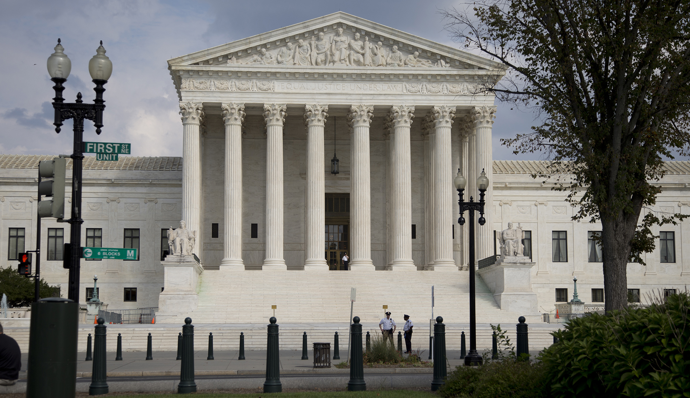 Trump visits Supreme Court for first time as president