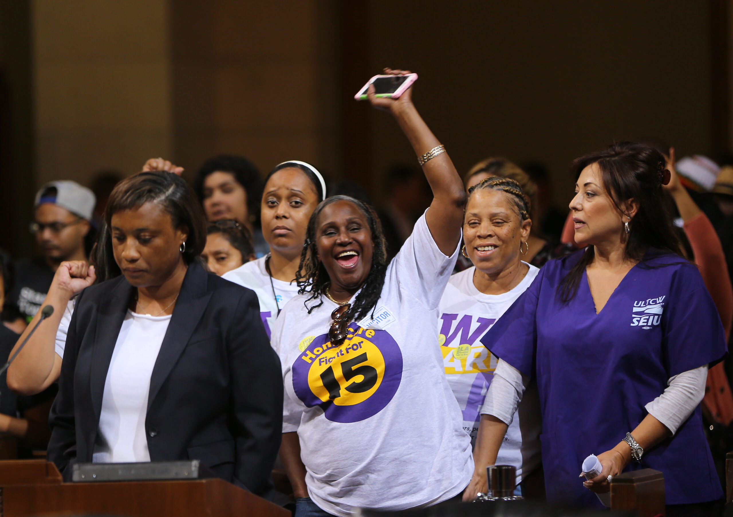 Los Angeles raises minimum wage to $15