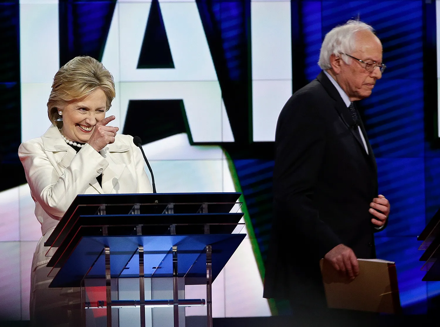 Clinton’s view of Sanders on Wall Street: ‘Naive and unworkable,’ emails show
