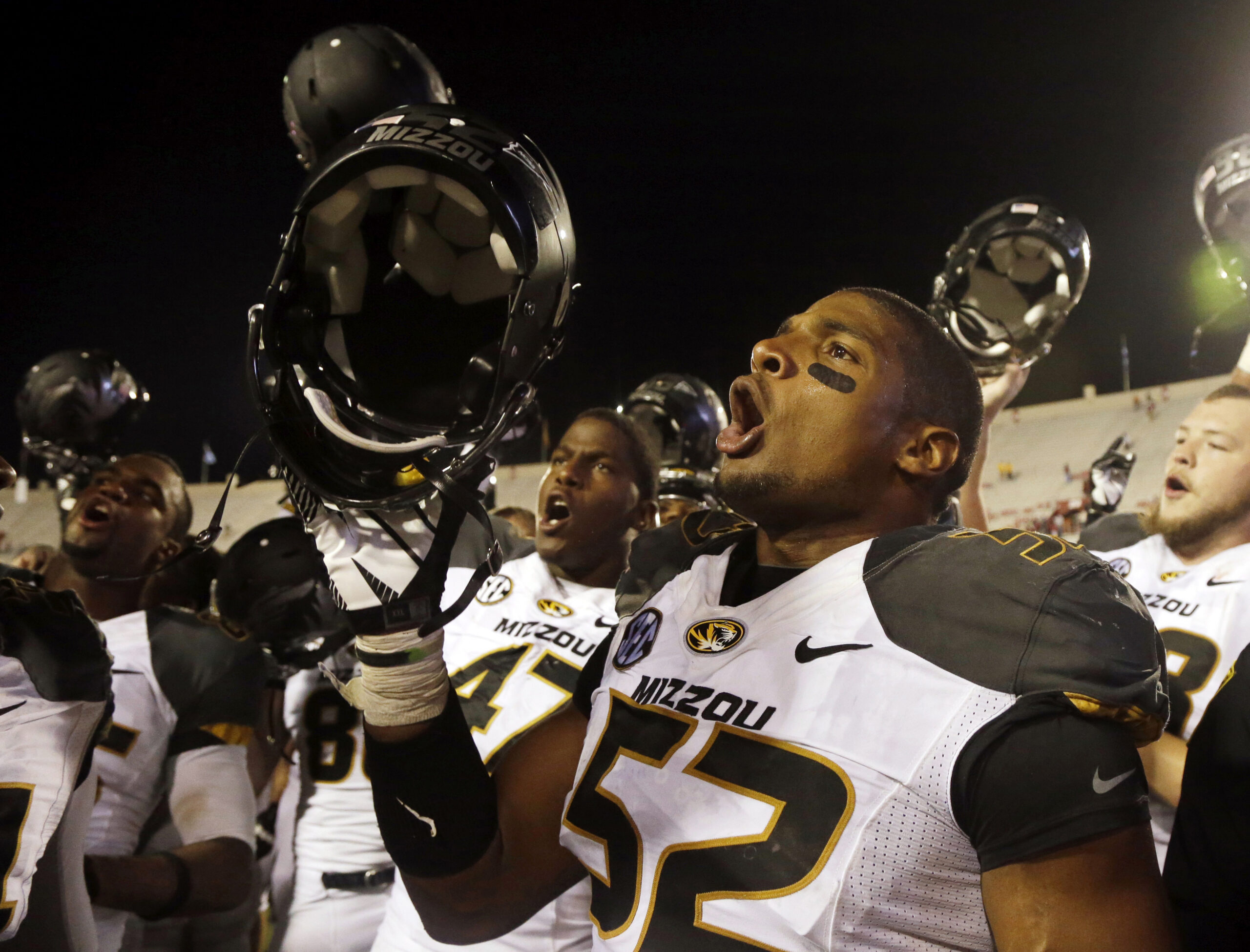 White House praises openly gay NFL prospect Michael Sam