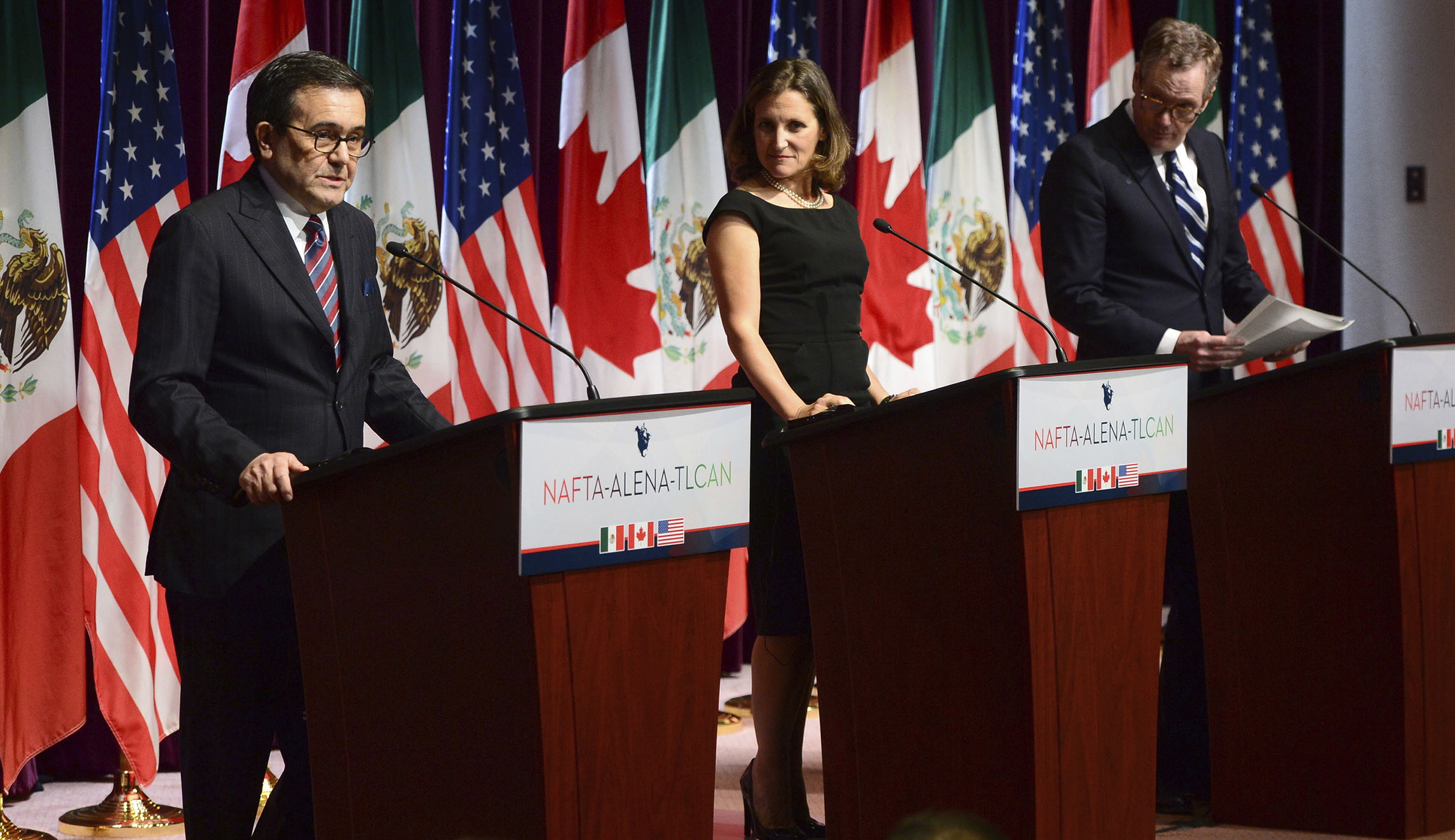 NAFTA talks intensify as fourth round of negotiations extended