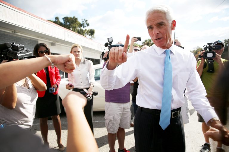 Charlie Crist filed an emergency court motion to extend voting hours in Broward County. (Getty images/Joe Raedle)