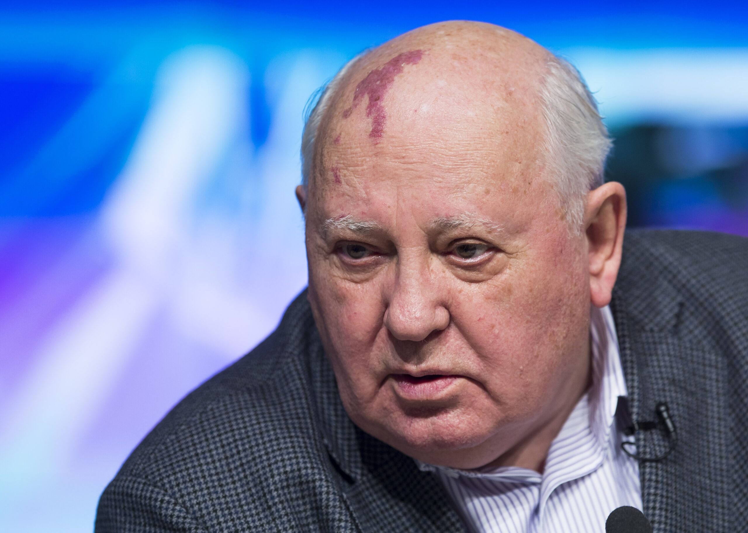 AP Interview: Gorbachev calls for Ukraine unity