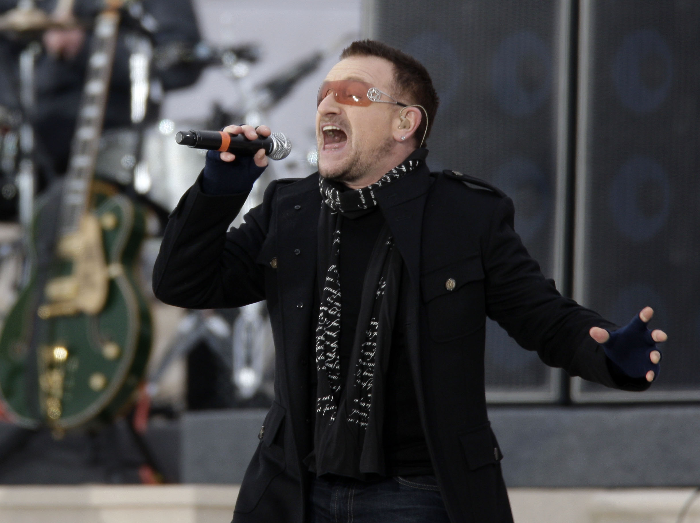 Obamas spotted lunching with U2 frontman Bono
