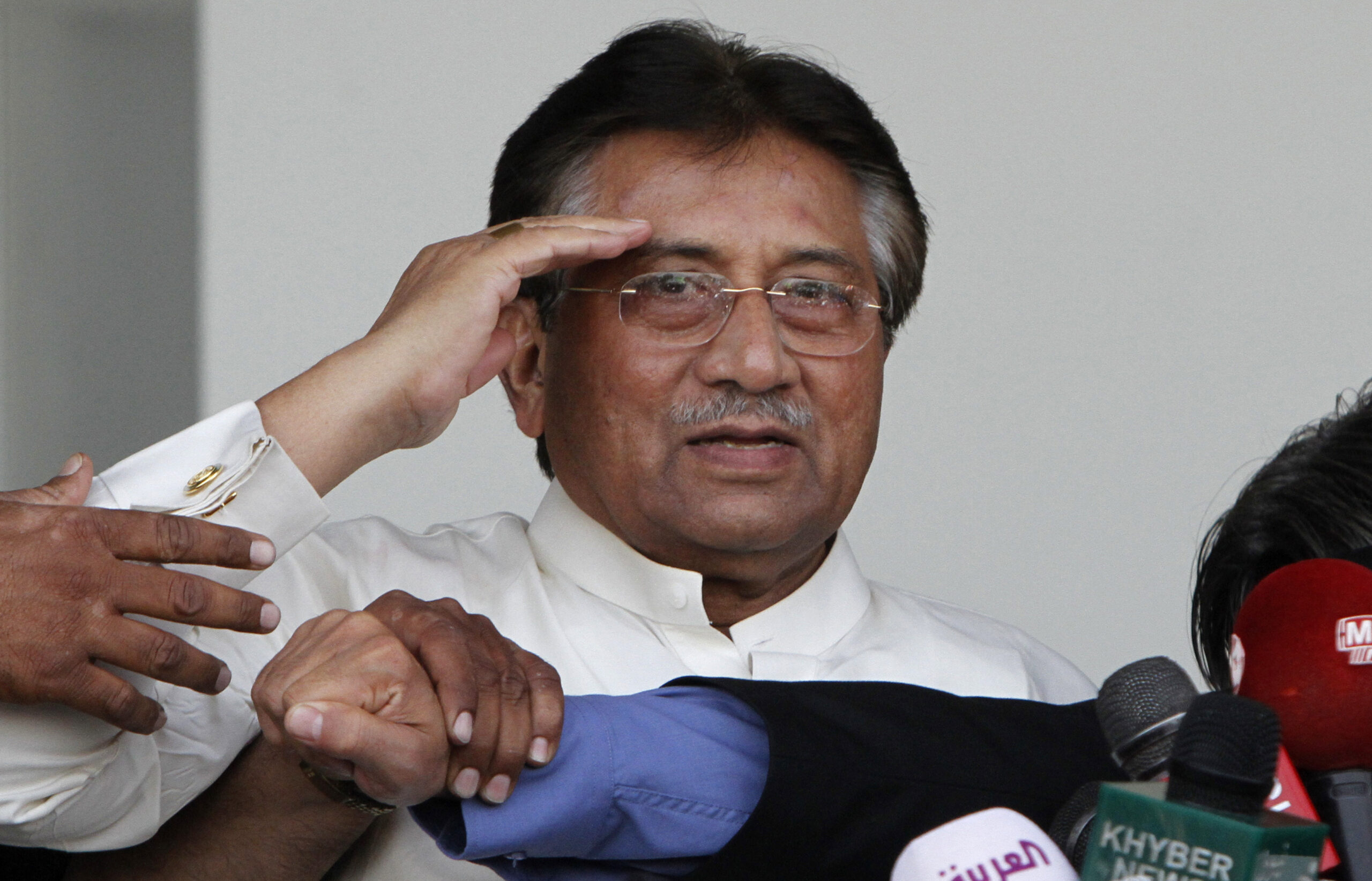 Musharraf returns to Pakistan intent on comeback