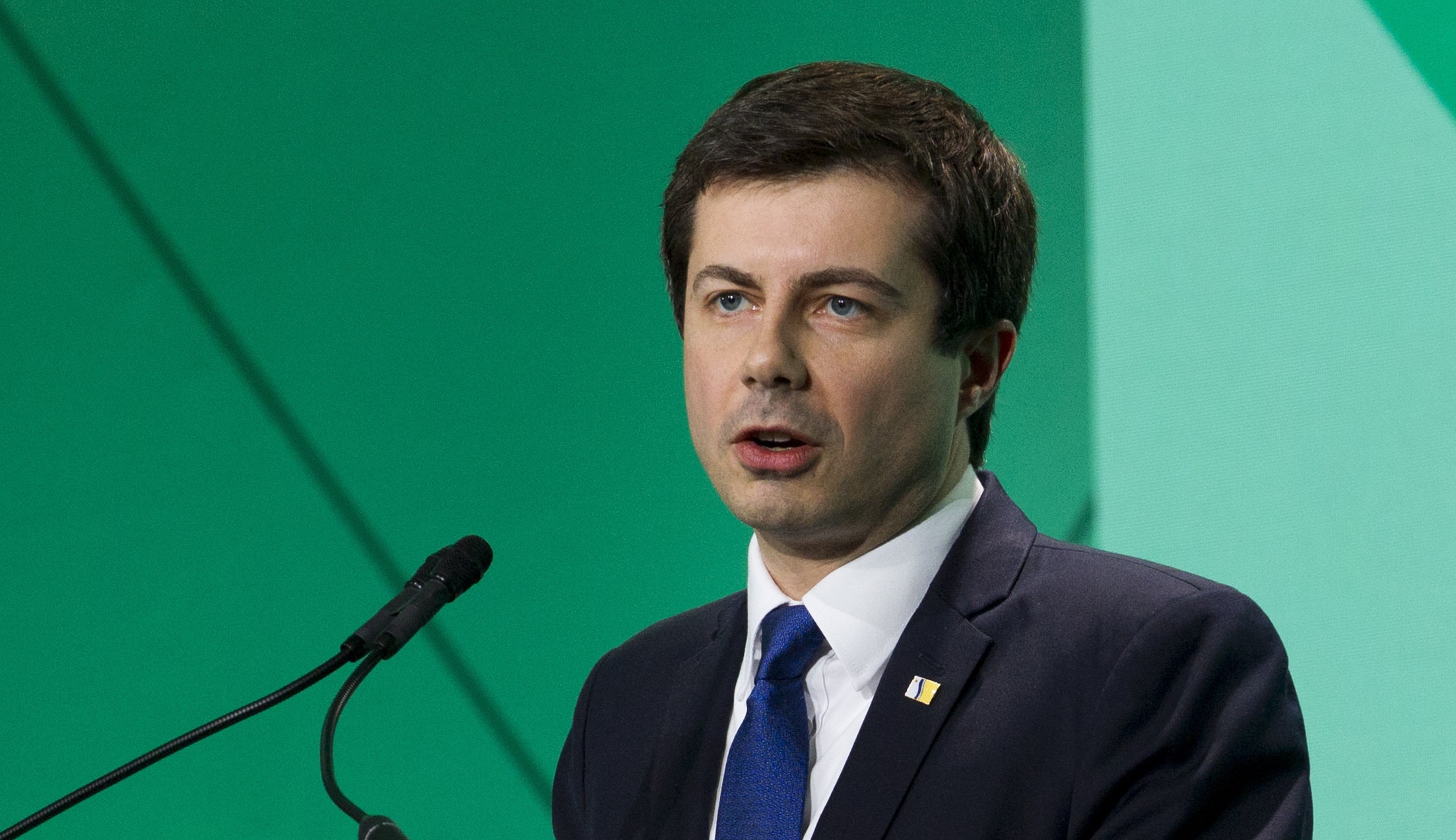 Buttigieg clears bar to participate in presidential debate